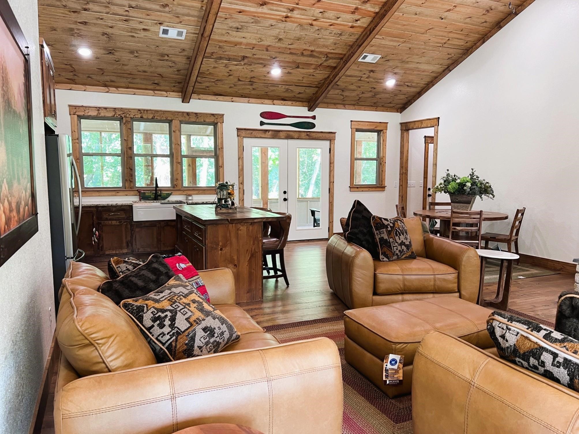 120 N Riverview  Mountain View, AR