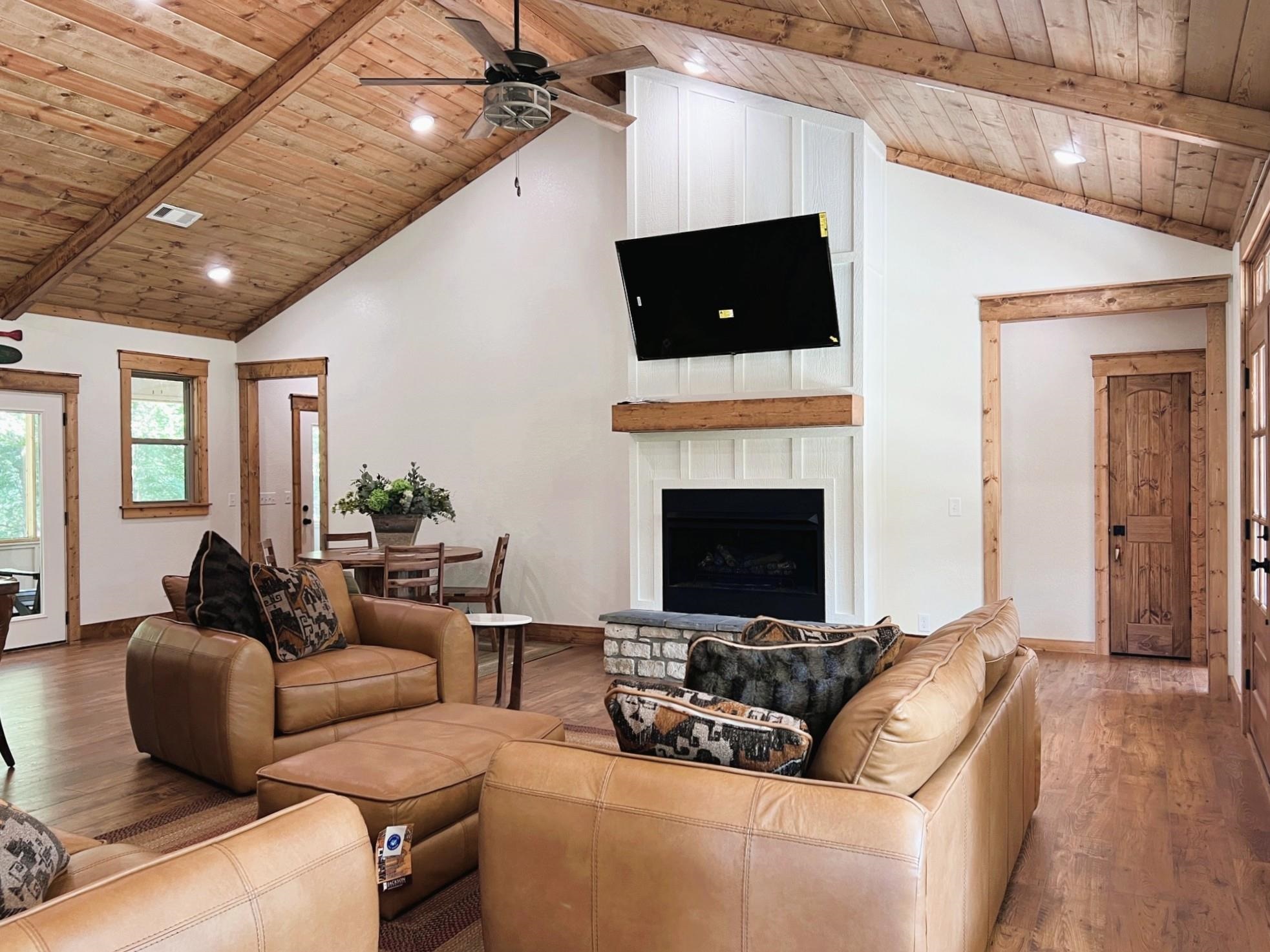 120 N Riverview  Mountain View, AR