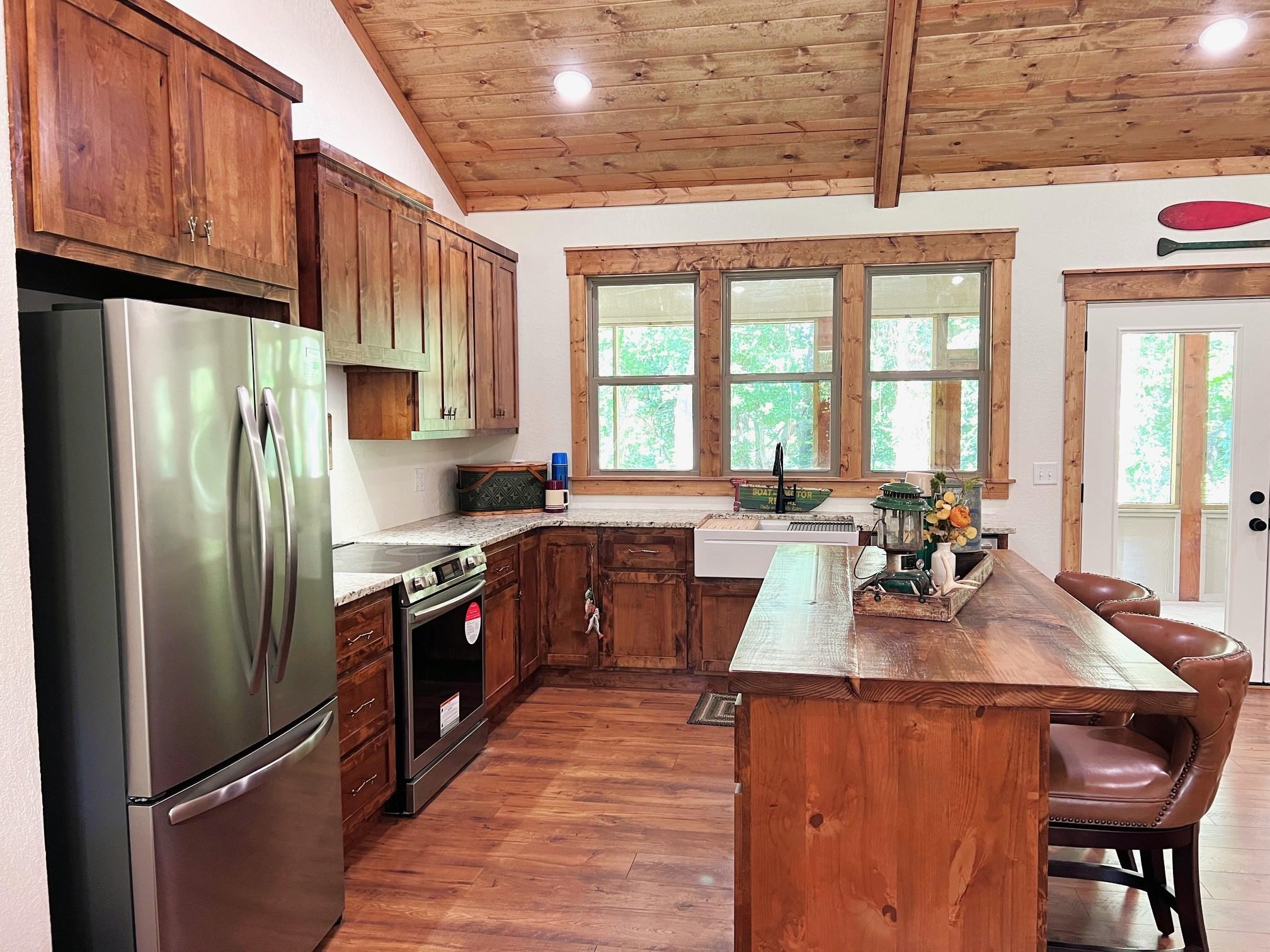 120 N Riverview  Mountain View, AR