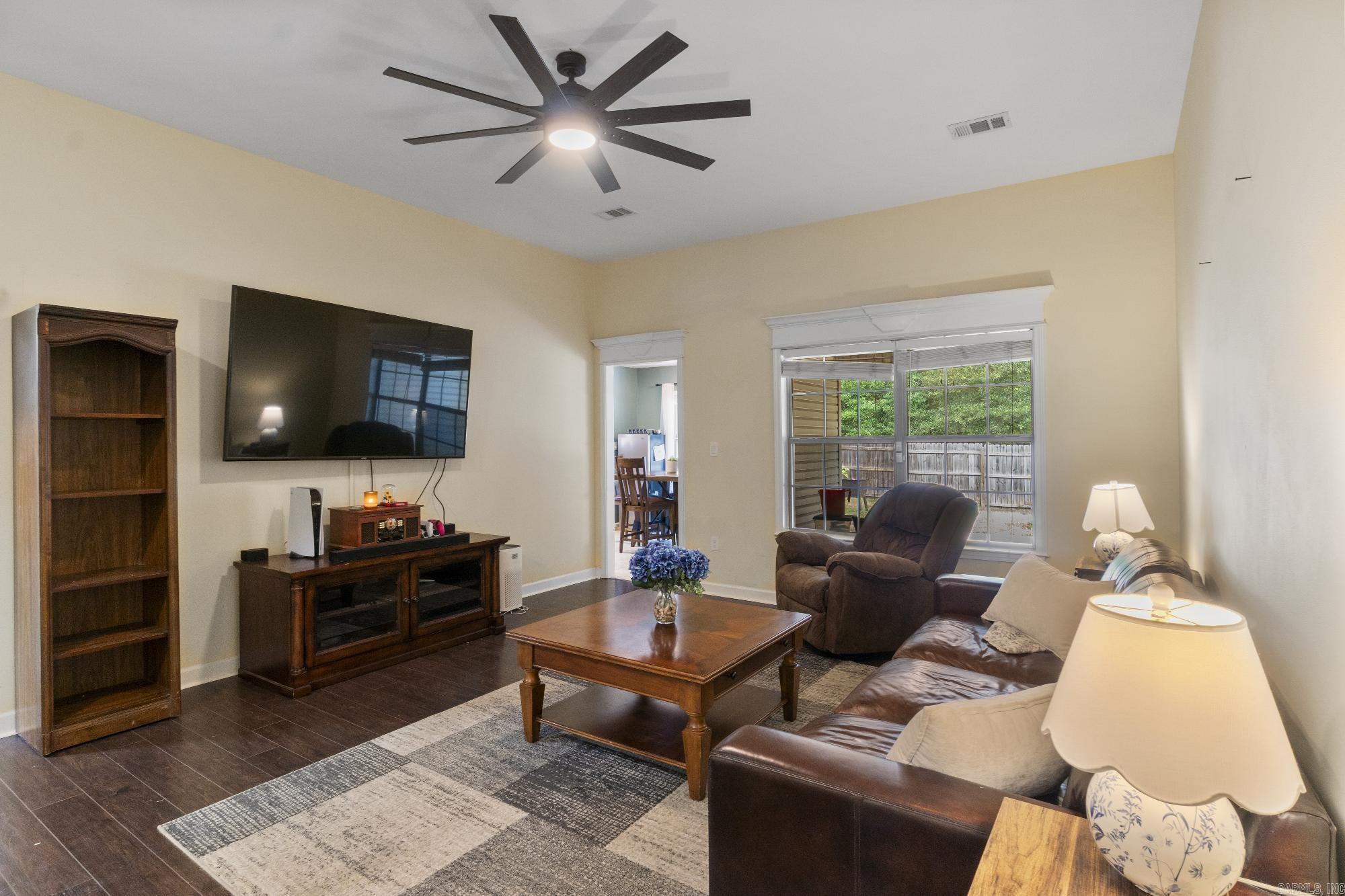 345 Meadow Creek Dr  Benton, AR