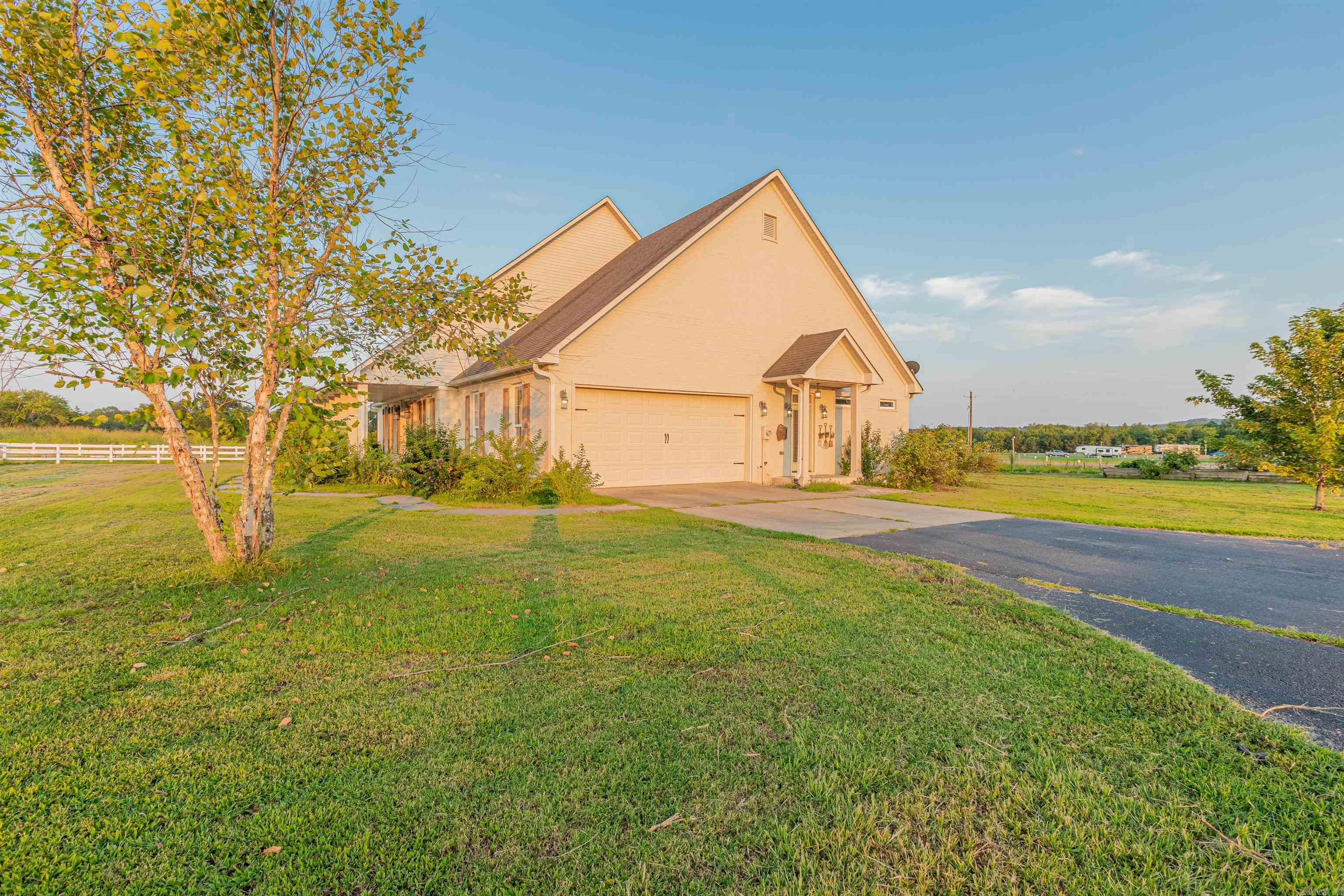 195 Green Valley Dr  Greenbrier, AR