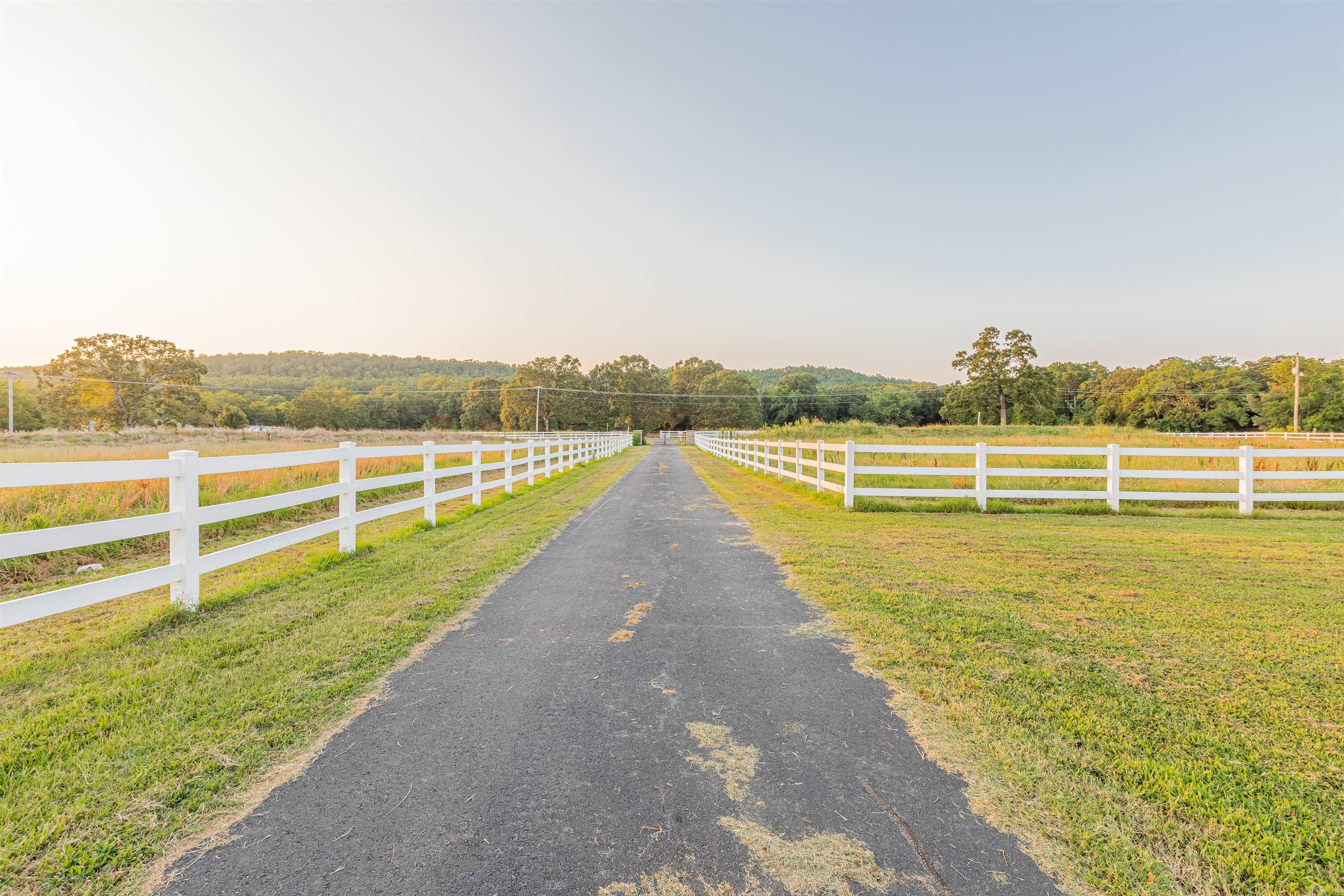 195 Green Valley Dr  Greenbrier, AR