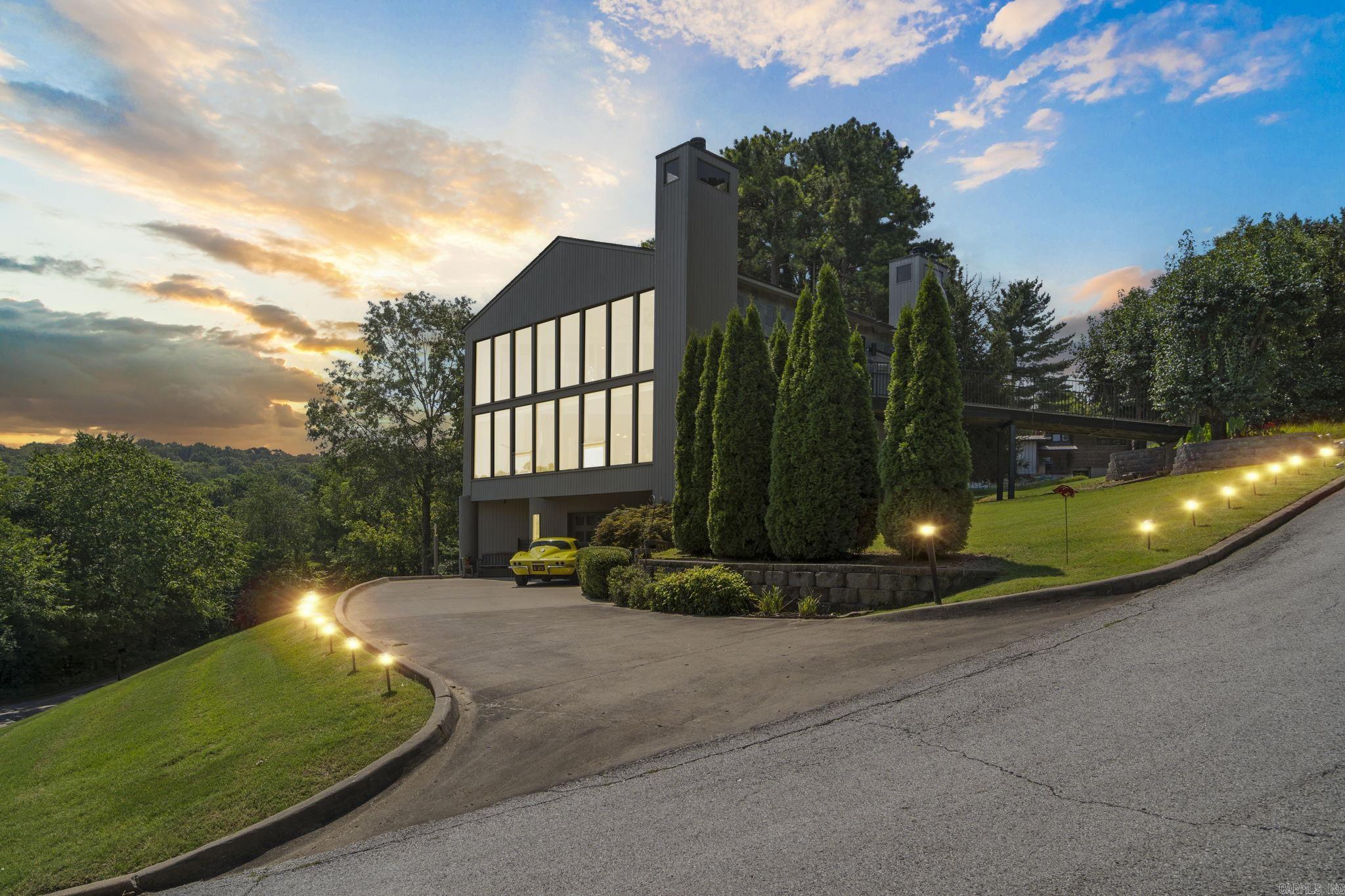 1140 E Lakefront Drive  Fayetteville, AR