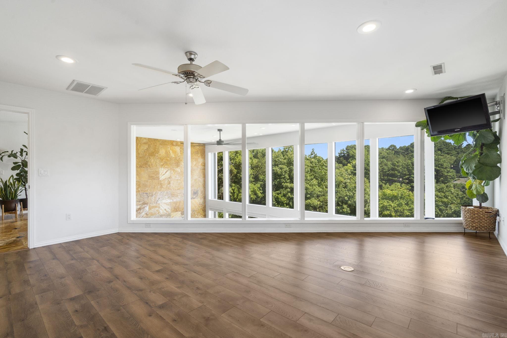 1140 E Lakefront Drive  Fayetteville, AR