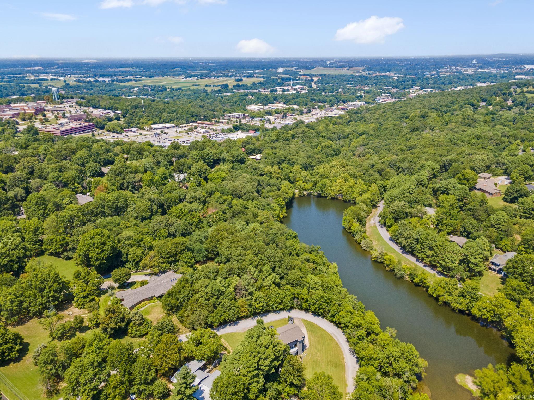 1140 E Lakefront Drive  Fayetteville, AR
