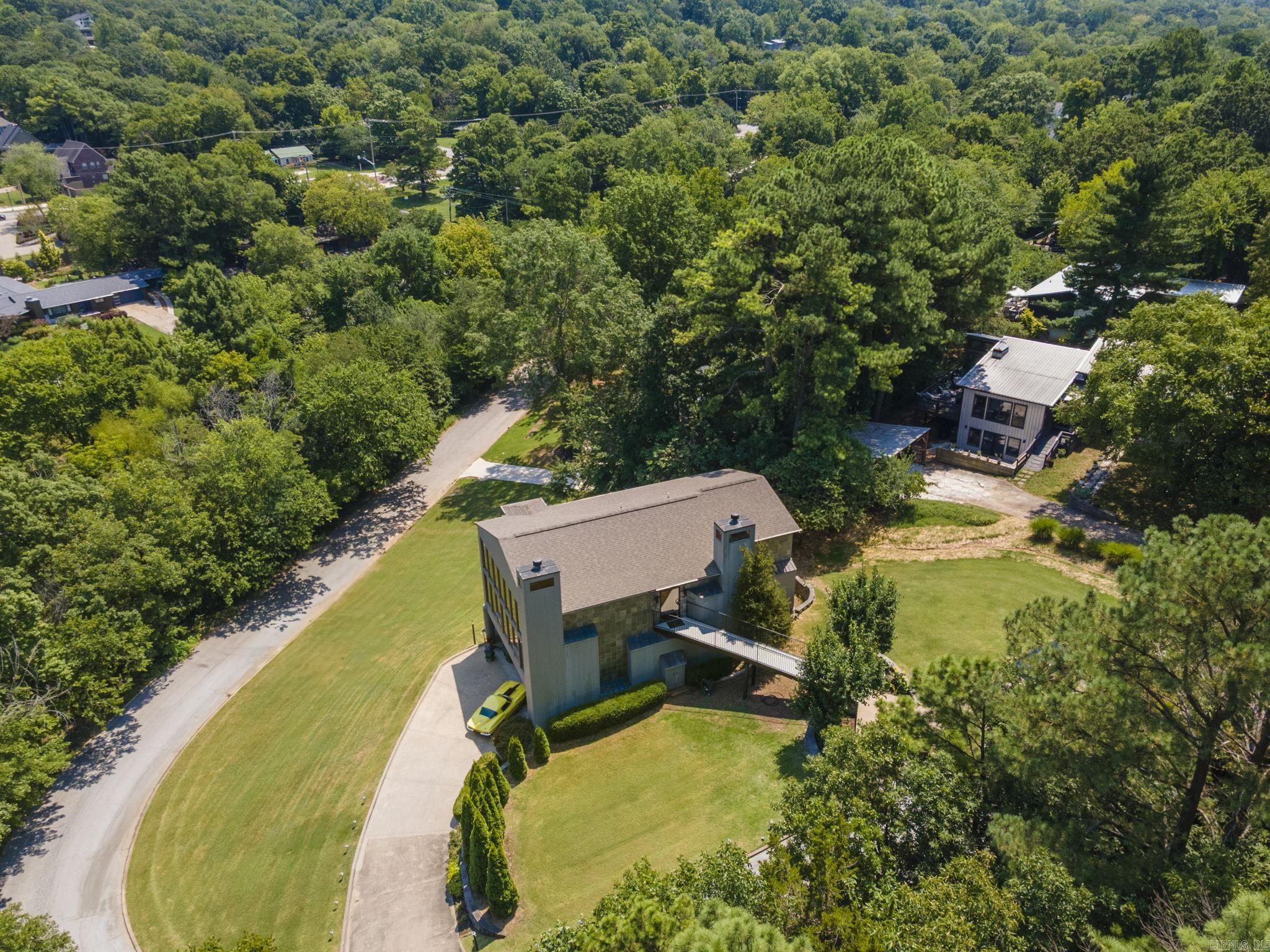 1140 E Lakefront Drive  Fayetteville, AR