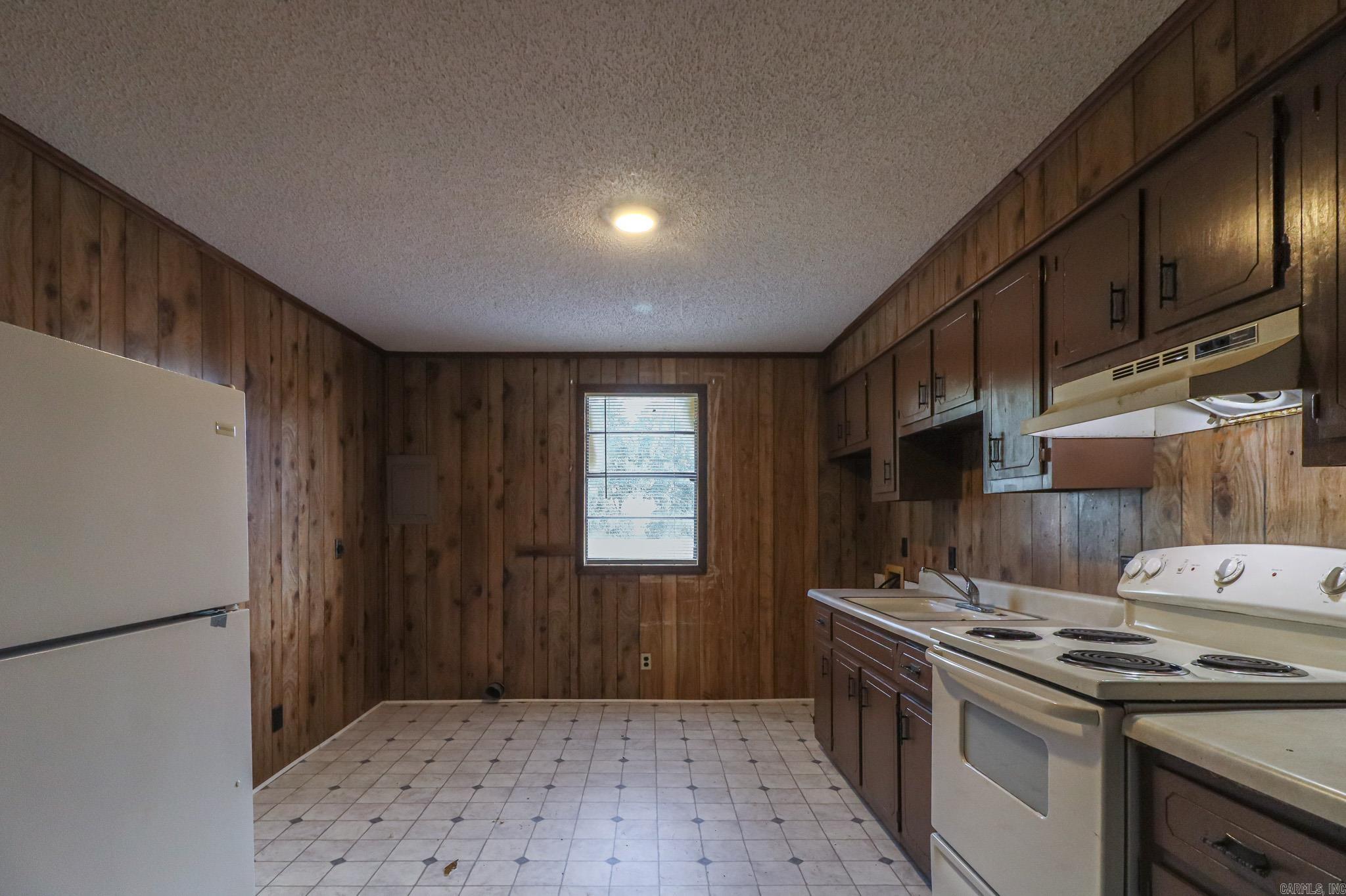300 Patterson  Bay, AR