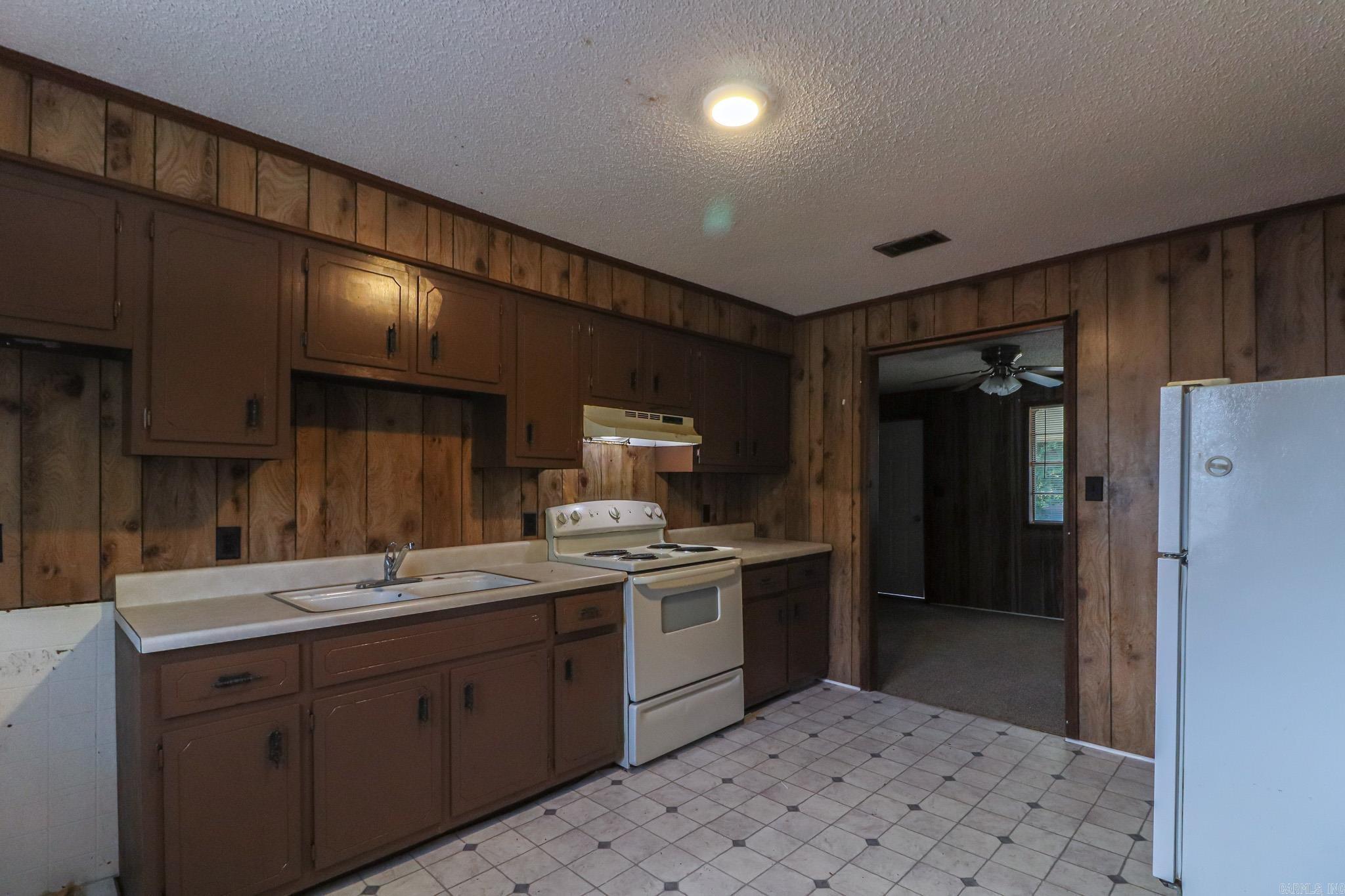 300 Patterson  Bay, AR