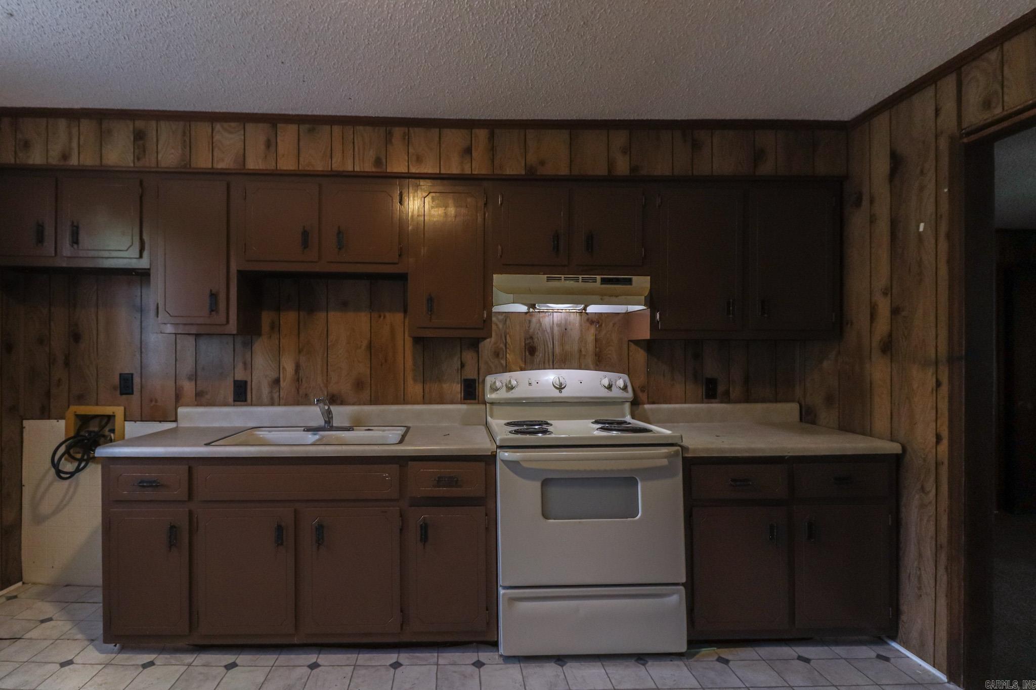300 Patterson  Bay, AR