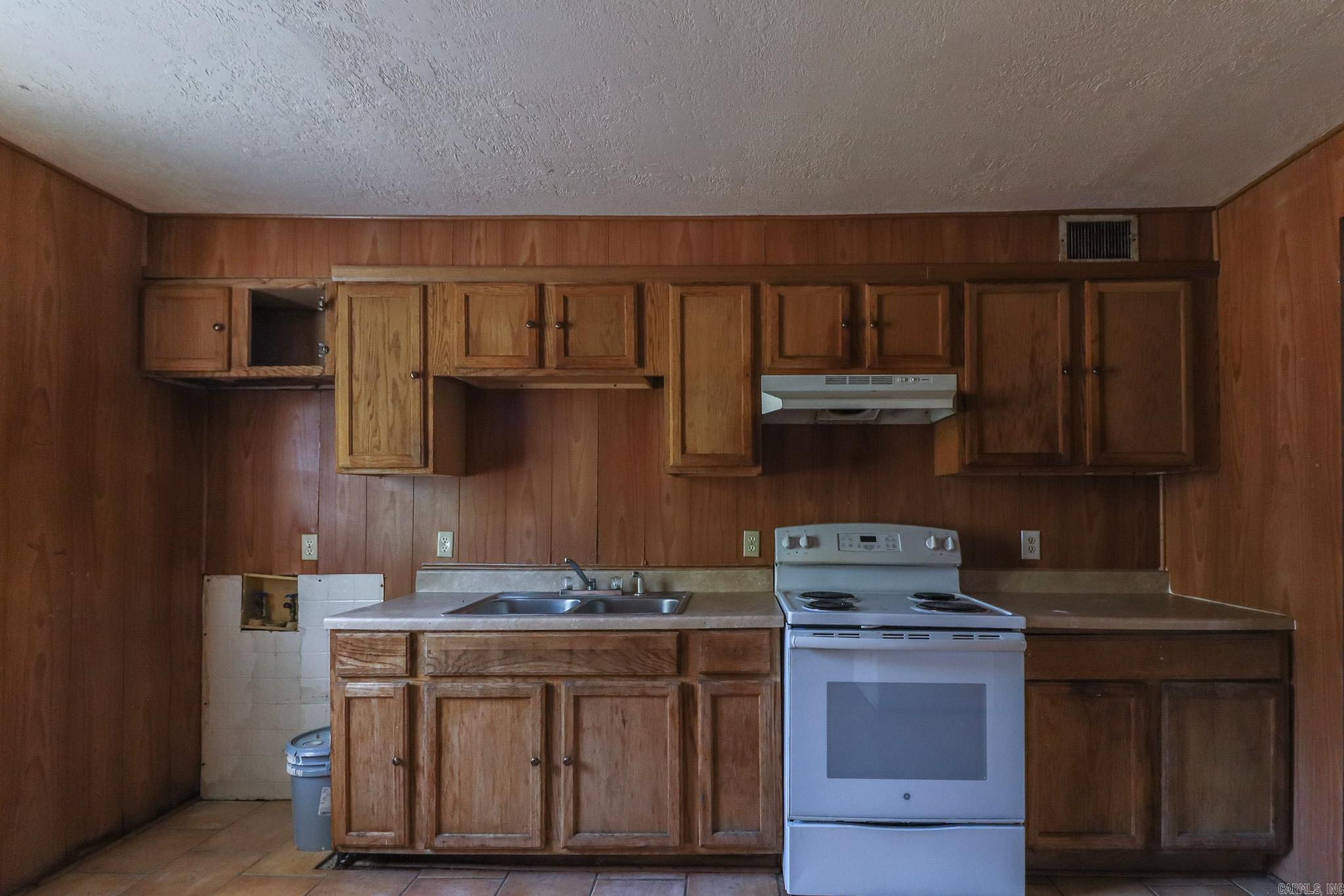 300 Patterson  Bay, AR