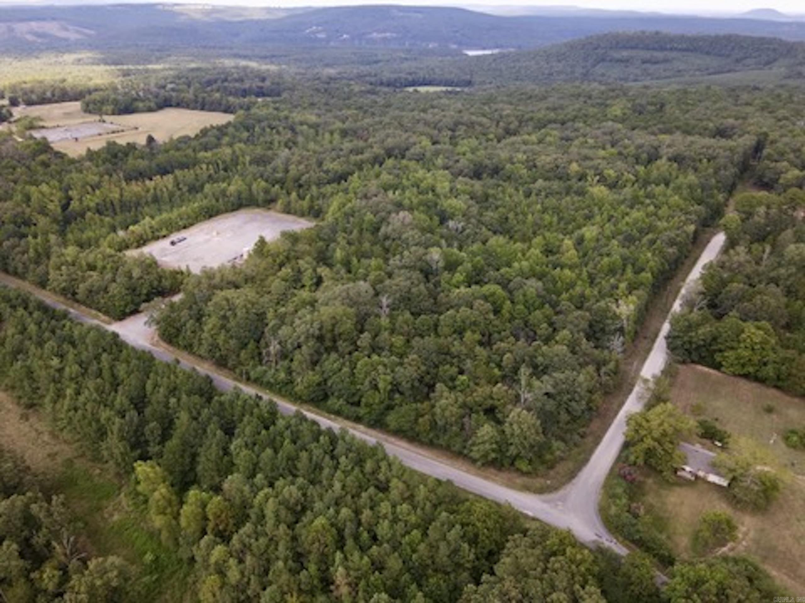 000 Barren's Loop Road,  Clinton, AR