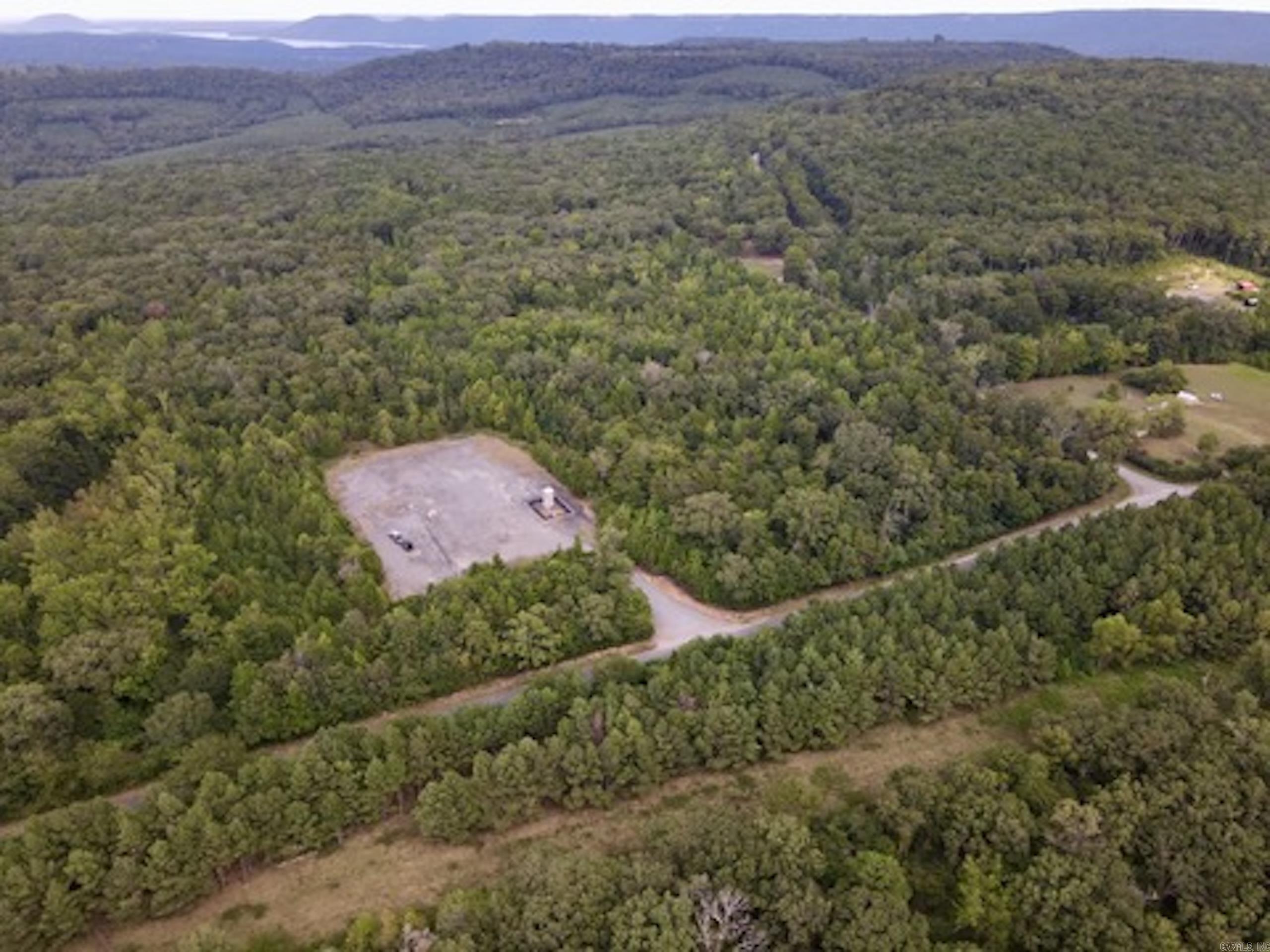 000 Barren's Loop Road,  Clinton, AR
