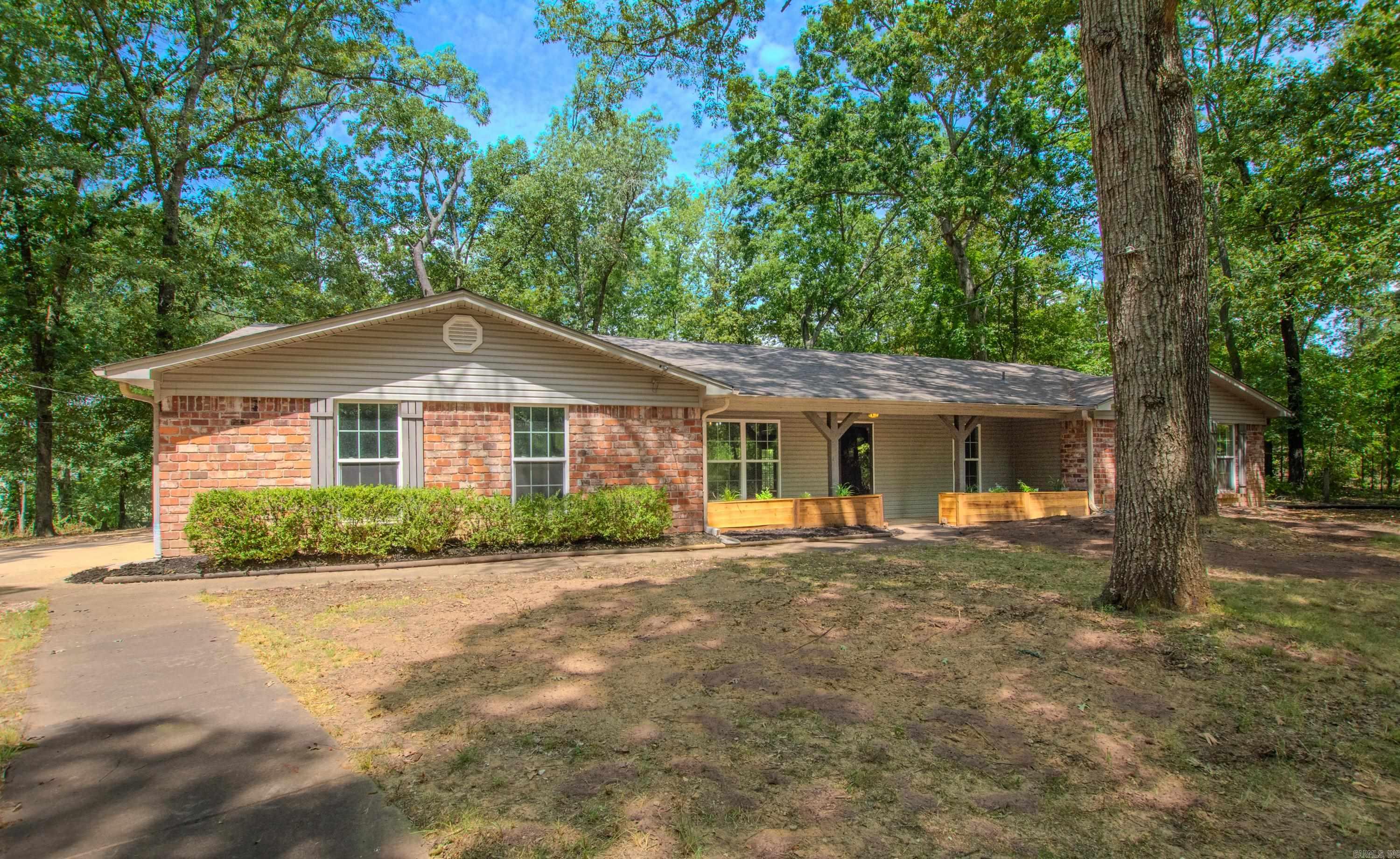 300 Oakmont  Alexander, AR