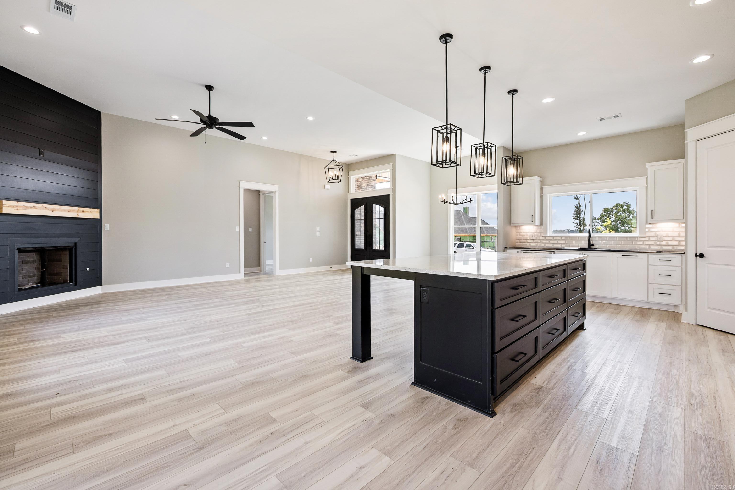 6048 Majestic Waters Drive Benton, AR 72019