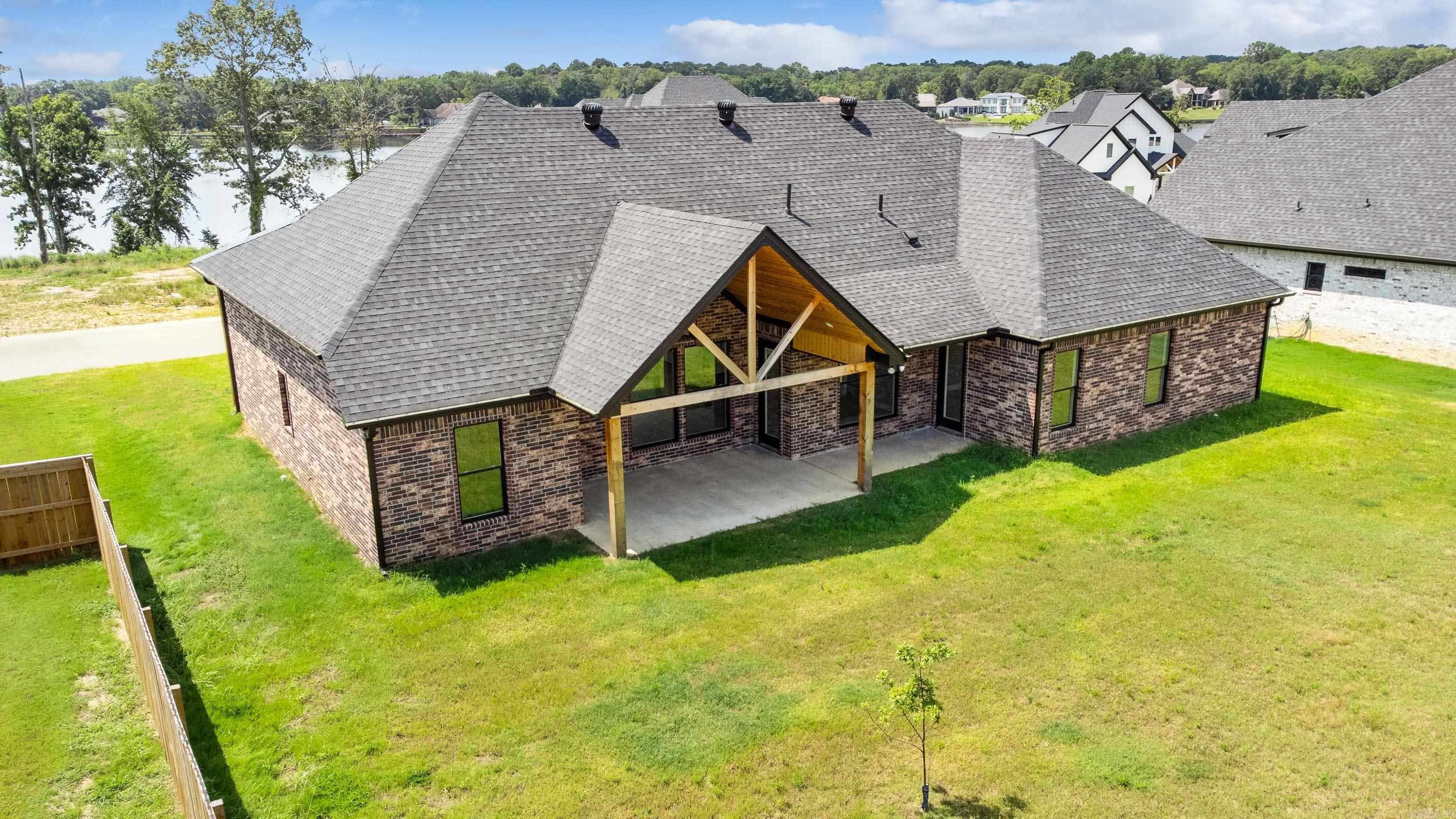 6048 Majestic Waters Drive Benton, AR 72019