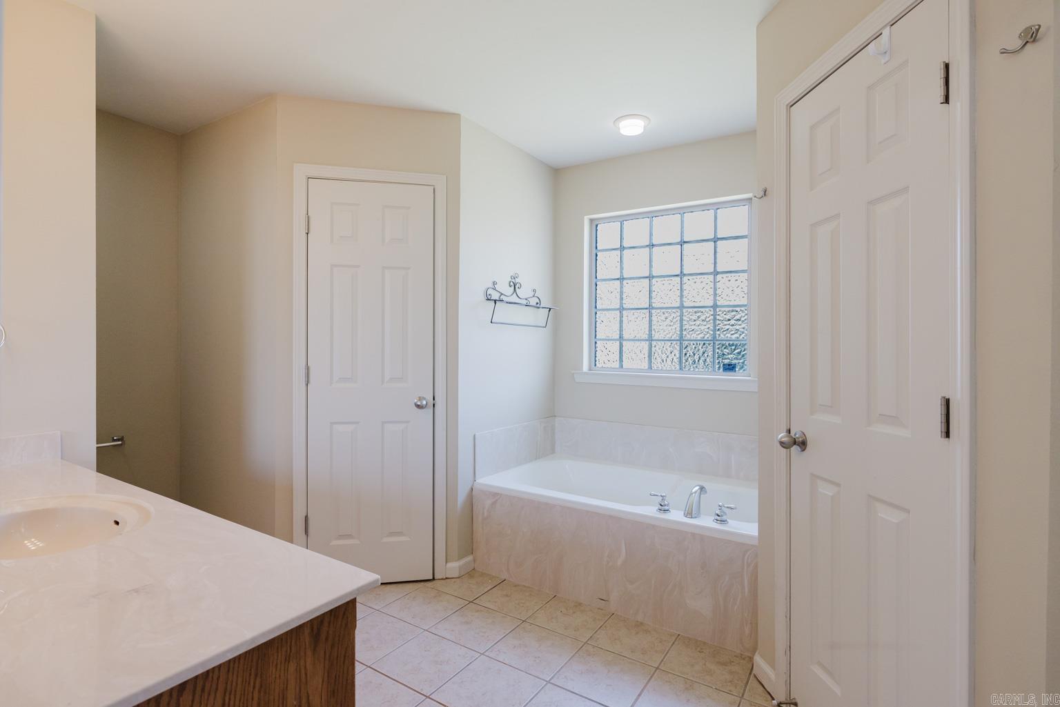 3105 Shelby Dr  Benton, AR