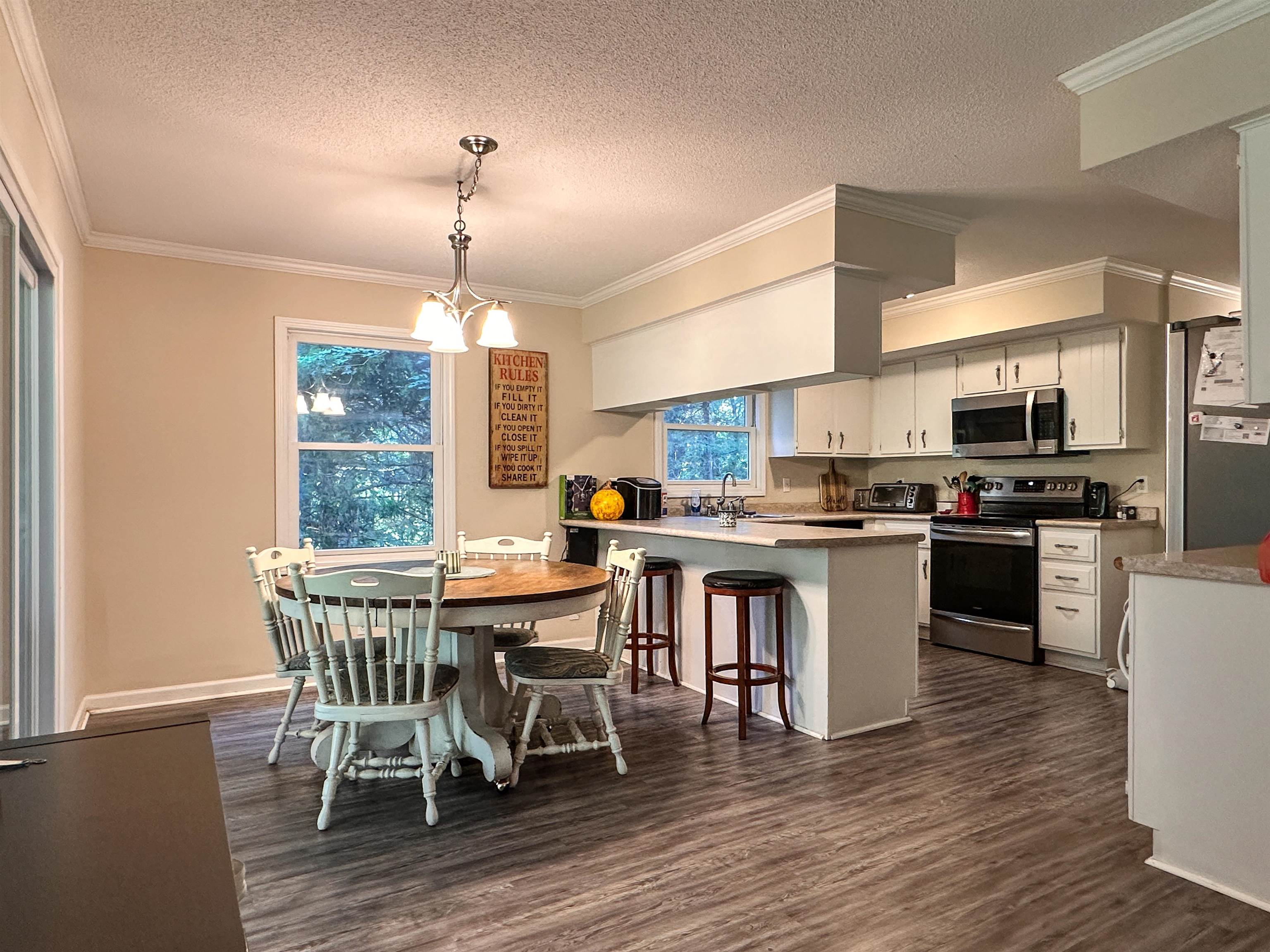 5 Ustisti  Cherokee Village, AR