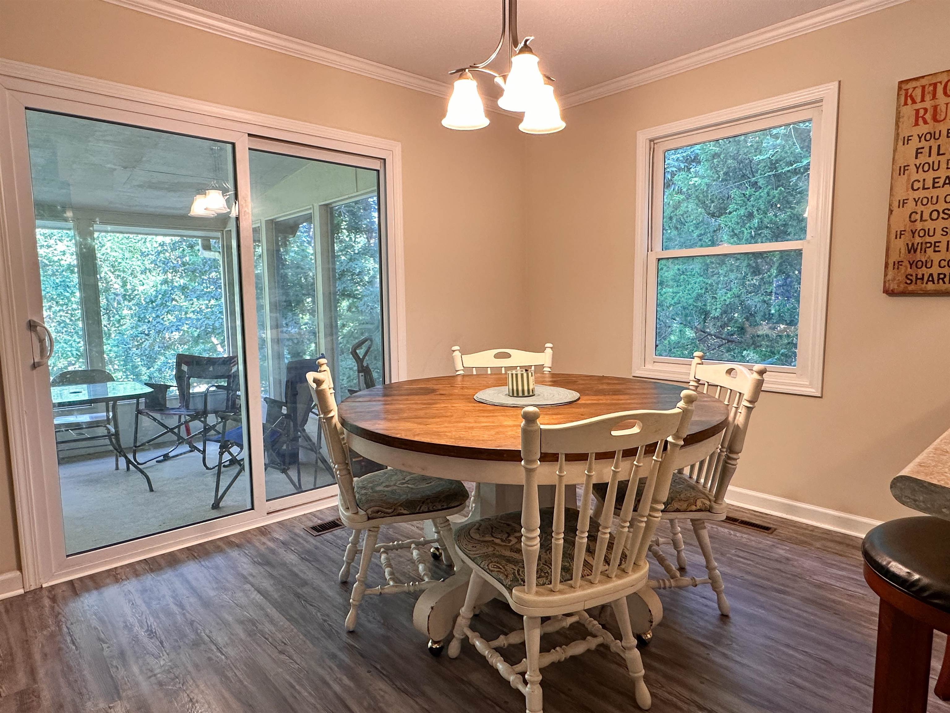5 Ustisti  Cherokee Village, AR