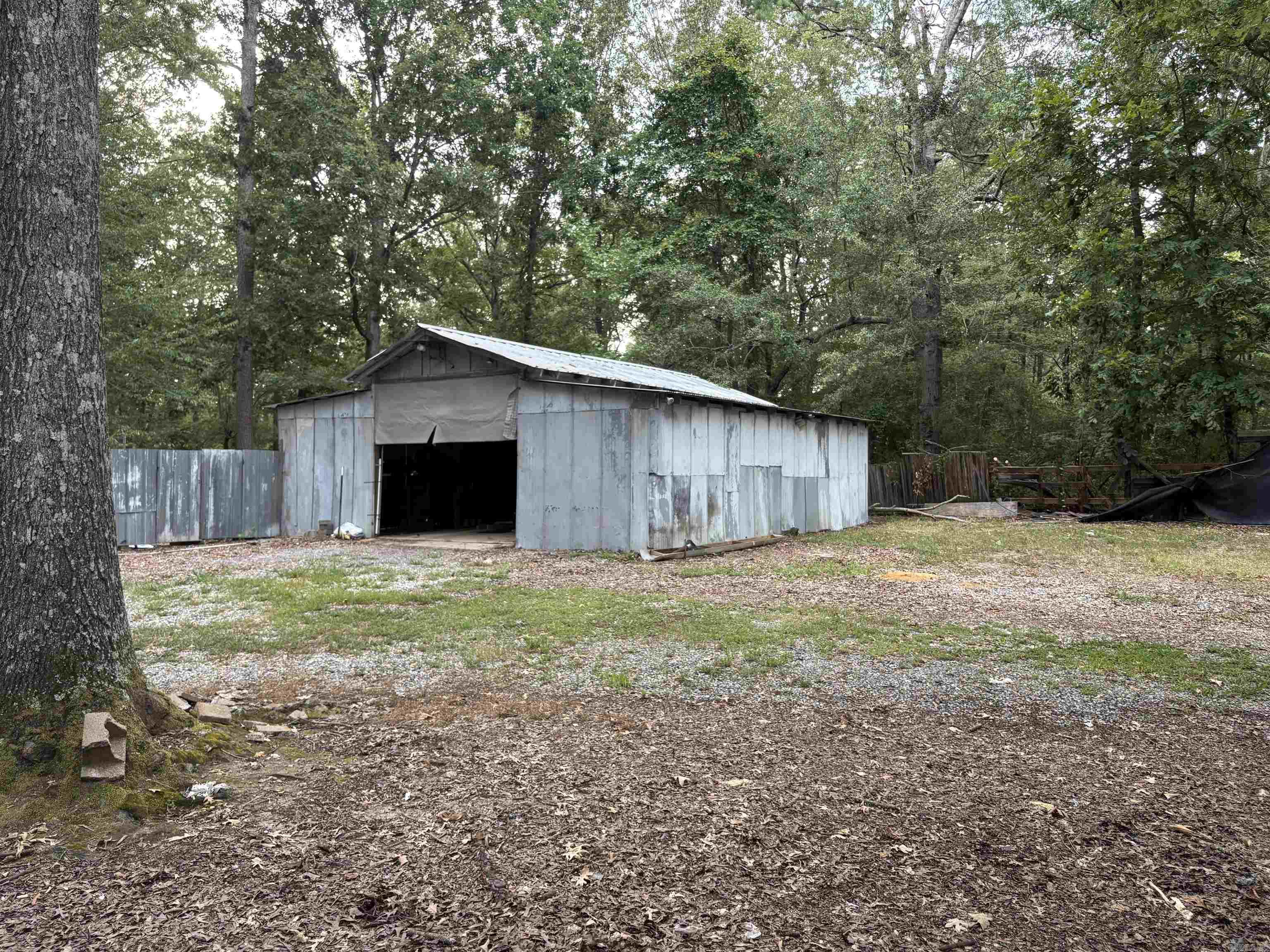 8201 Oakview Dr  Hensley, AR