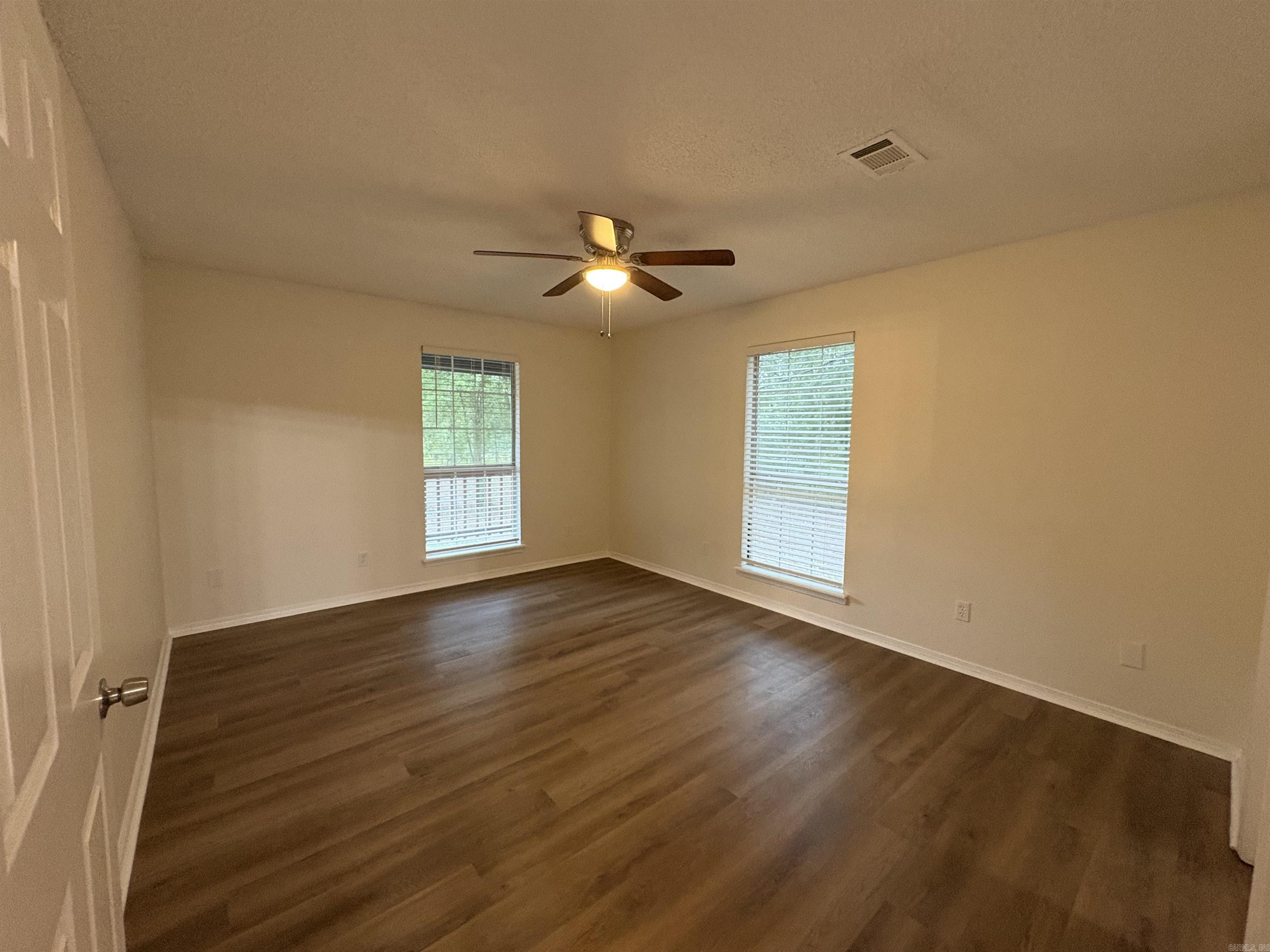 8201 Oakview Dr  Hensley, AR