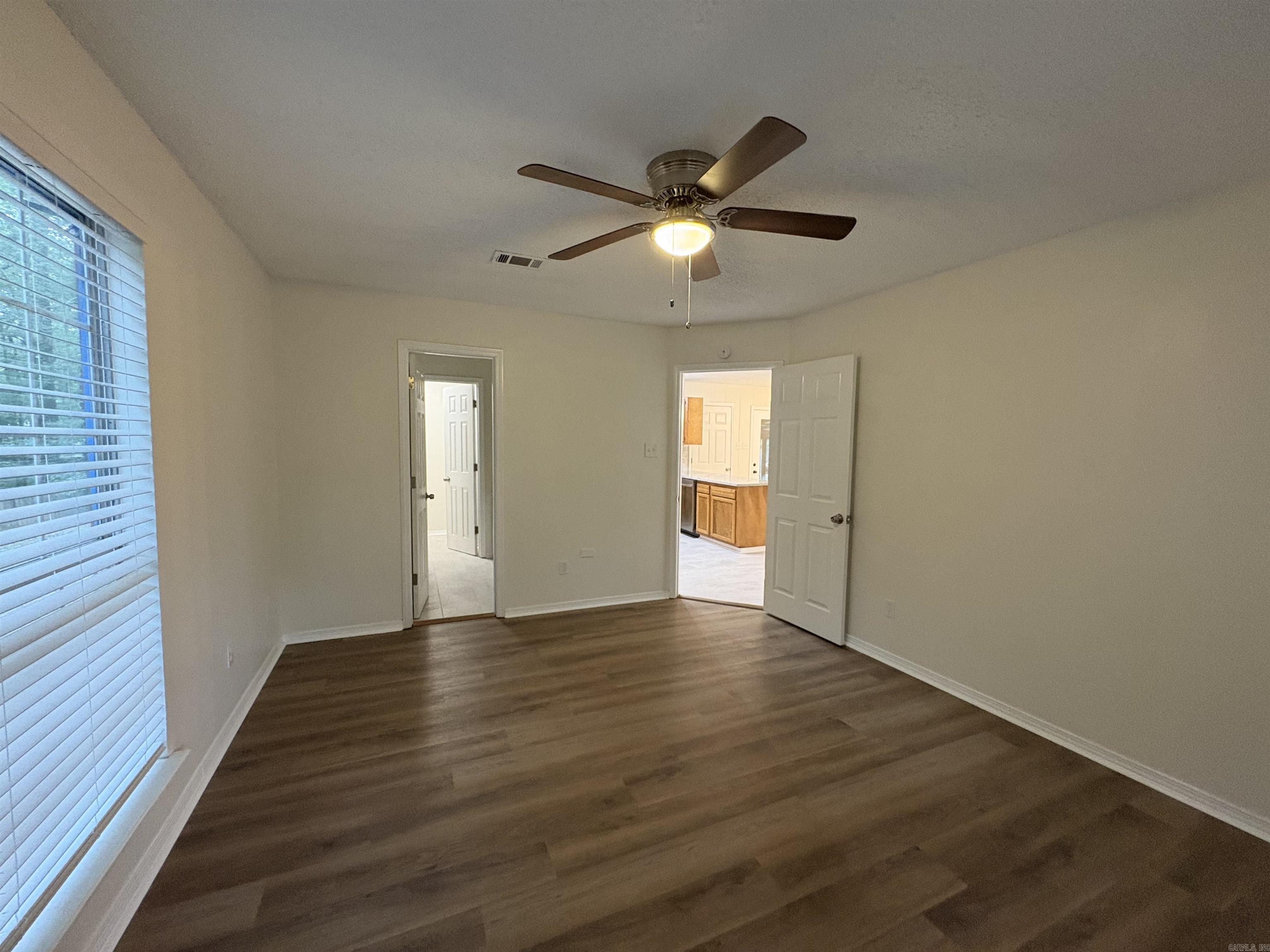 8201 Oakview Dr  Hensley, AR