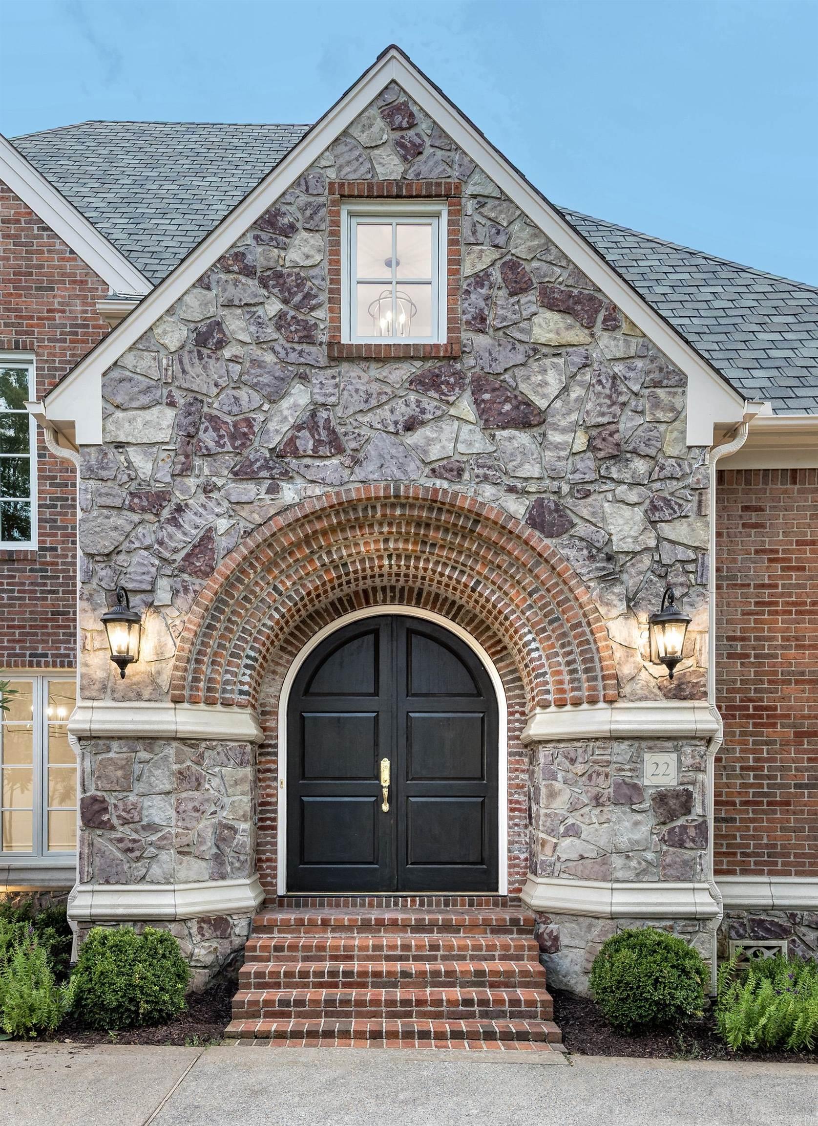 22 Avignon Drive Little Rock, AR 72223