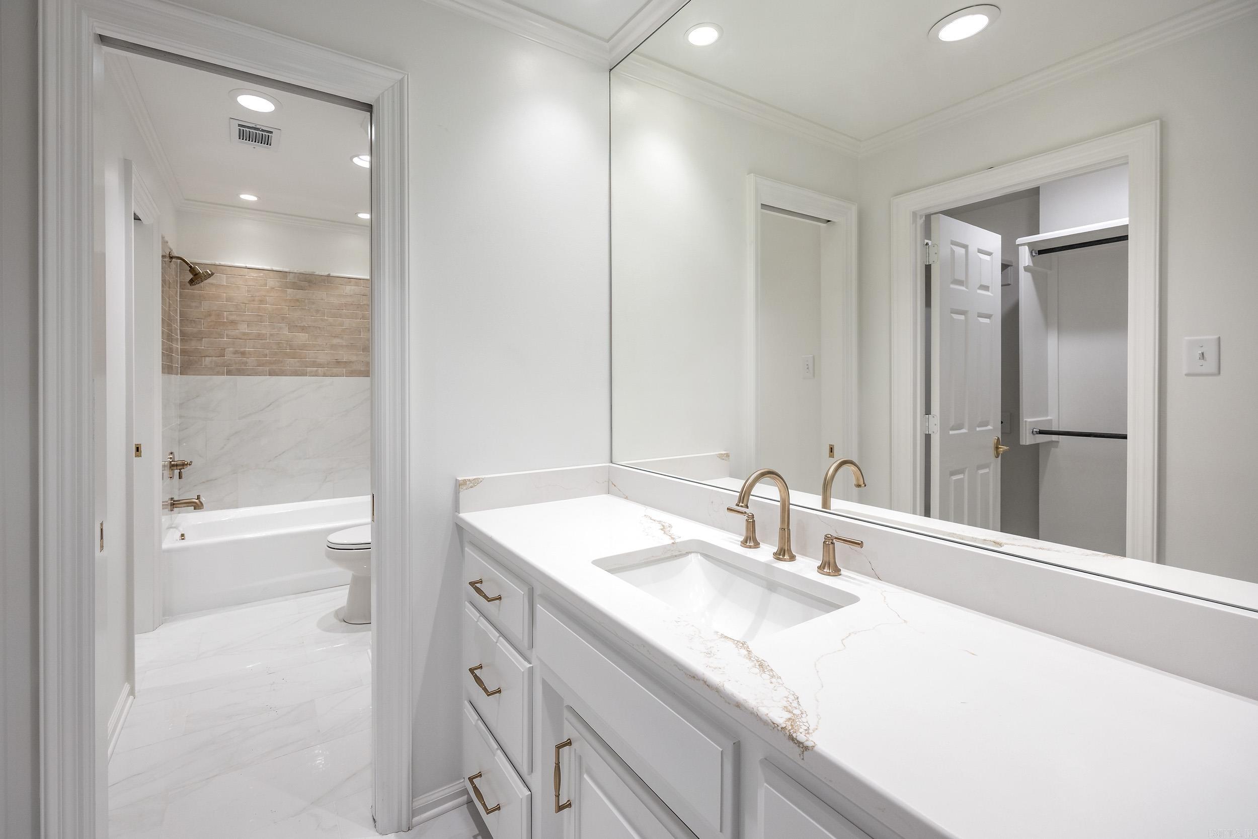 22 Avignon Drive Little Rock, AR 72223