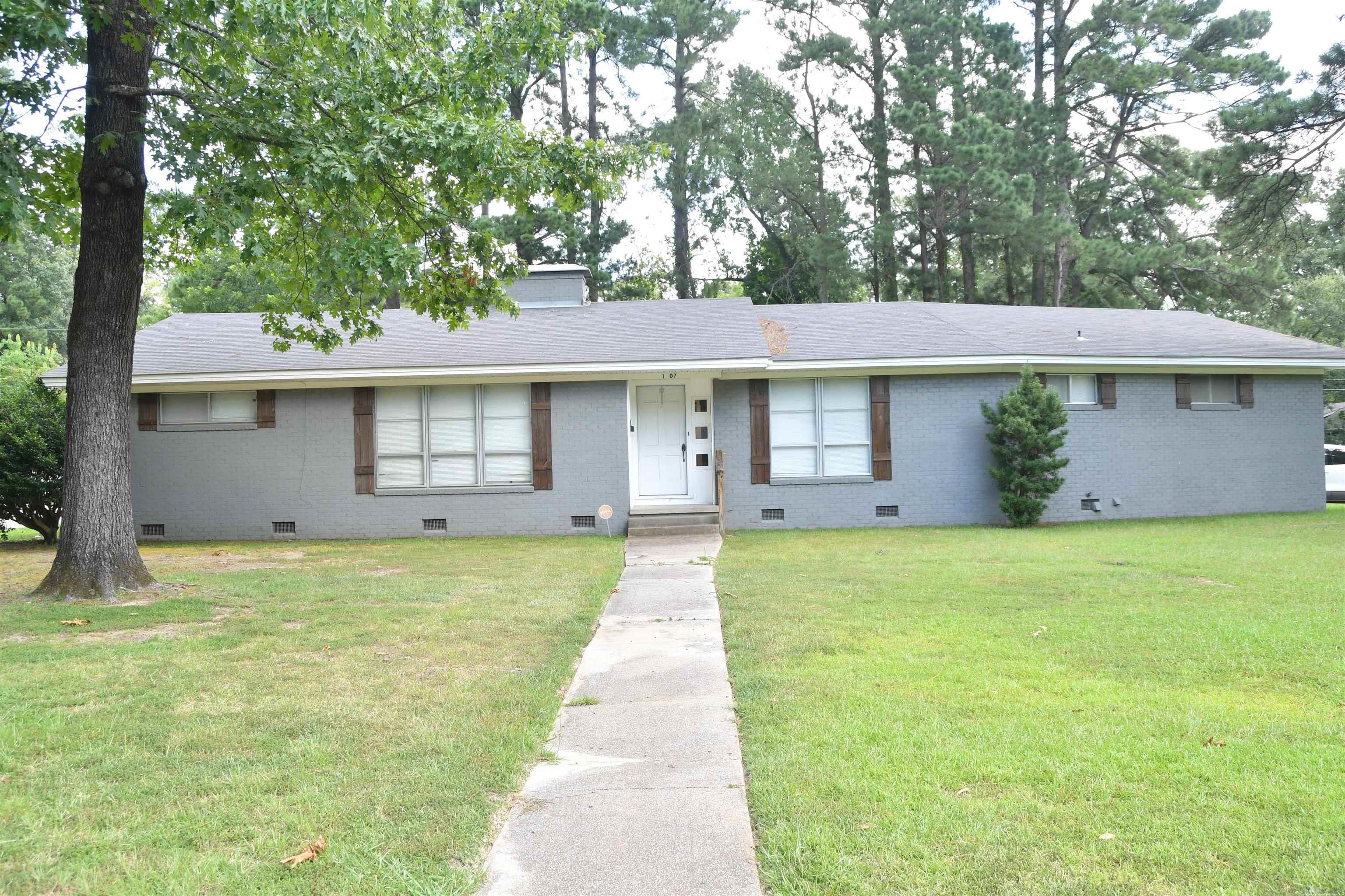 1207 ELM ST. Crossett, AR 71635