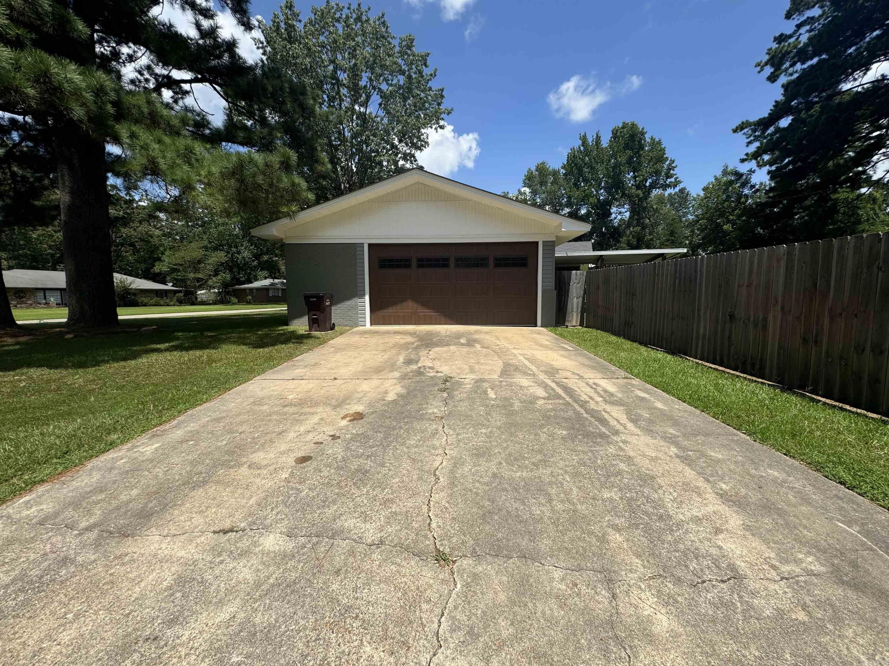 1207 ELM ST. Crossett, AR 71635