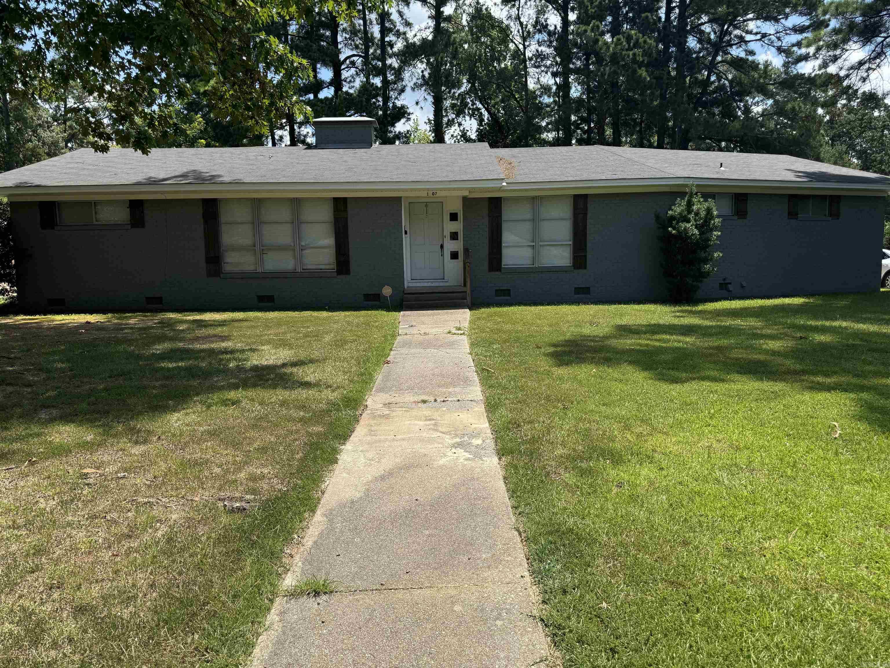 1207 ELM ST. Crossett, AR 71635