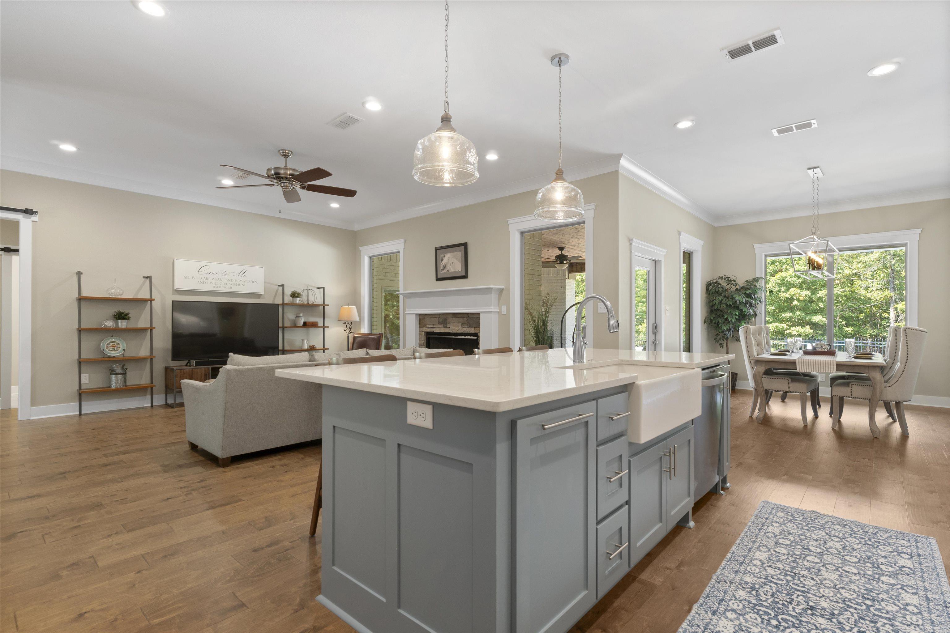 809 Carbondale  Little Rock, AR