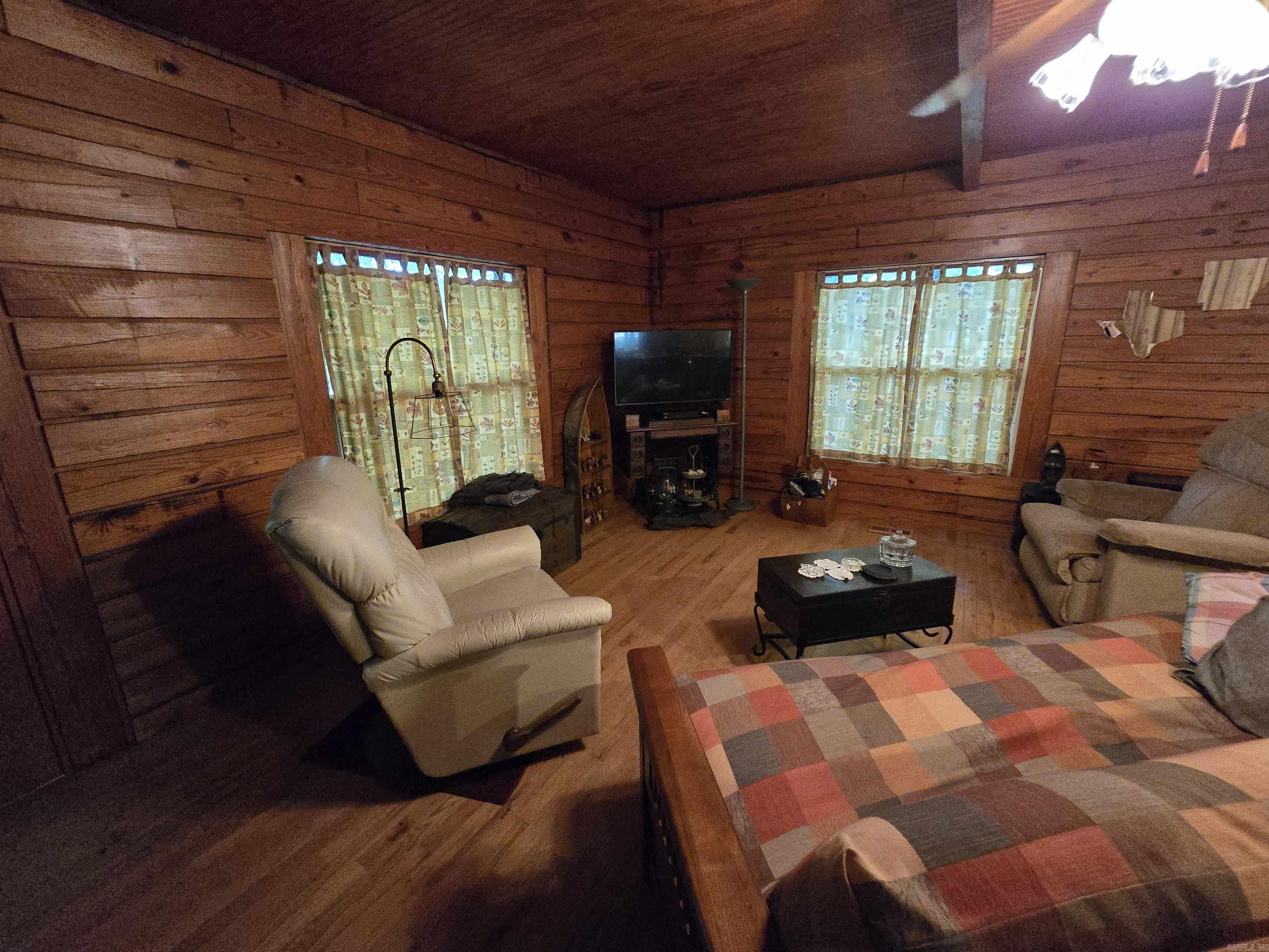 2732 Mitchell Road  Mountain View, AR
