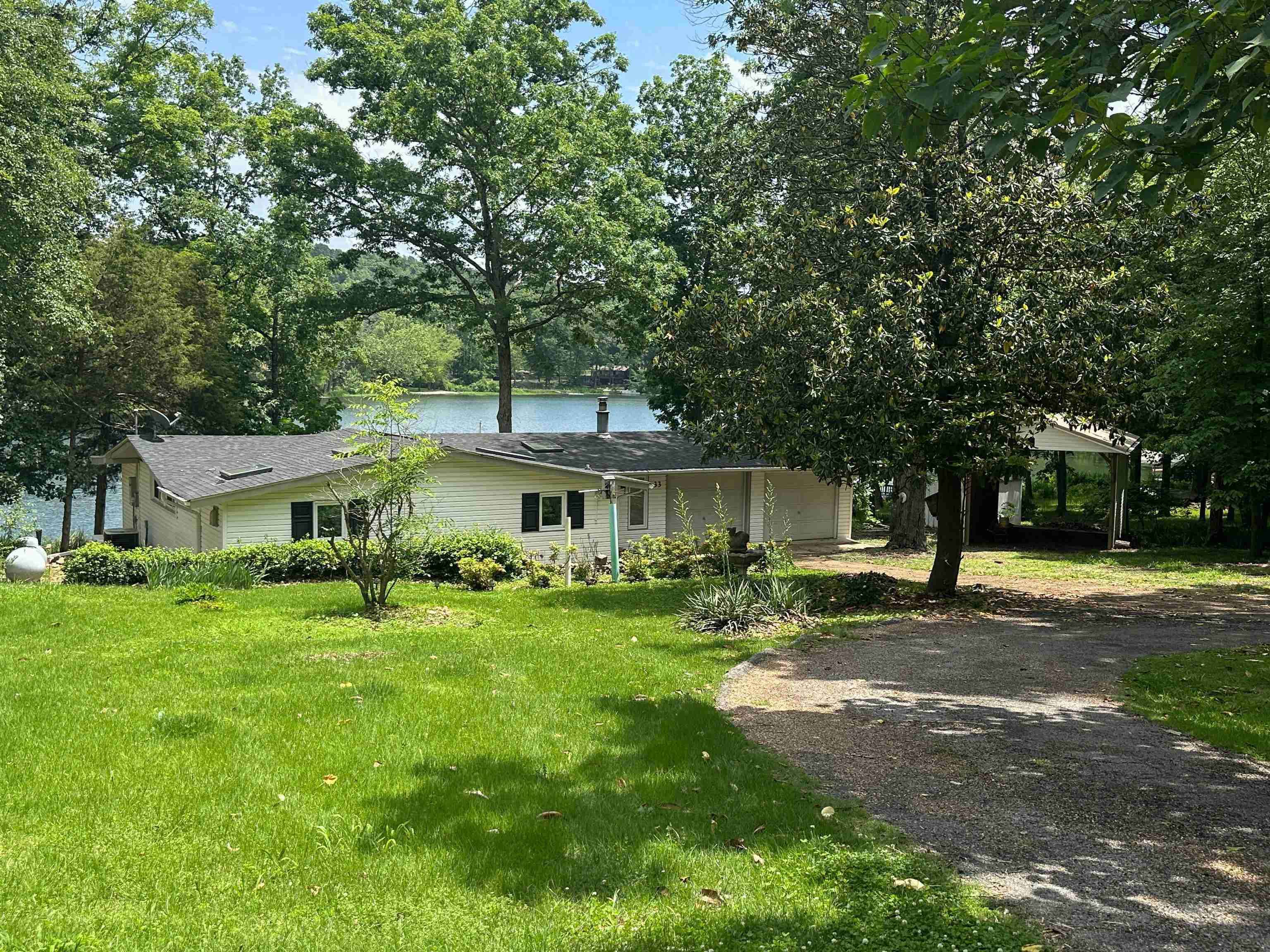 33 W Lakeshore  Cherokee Village, AR