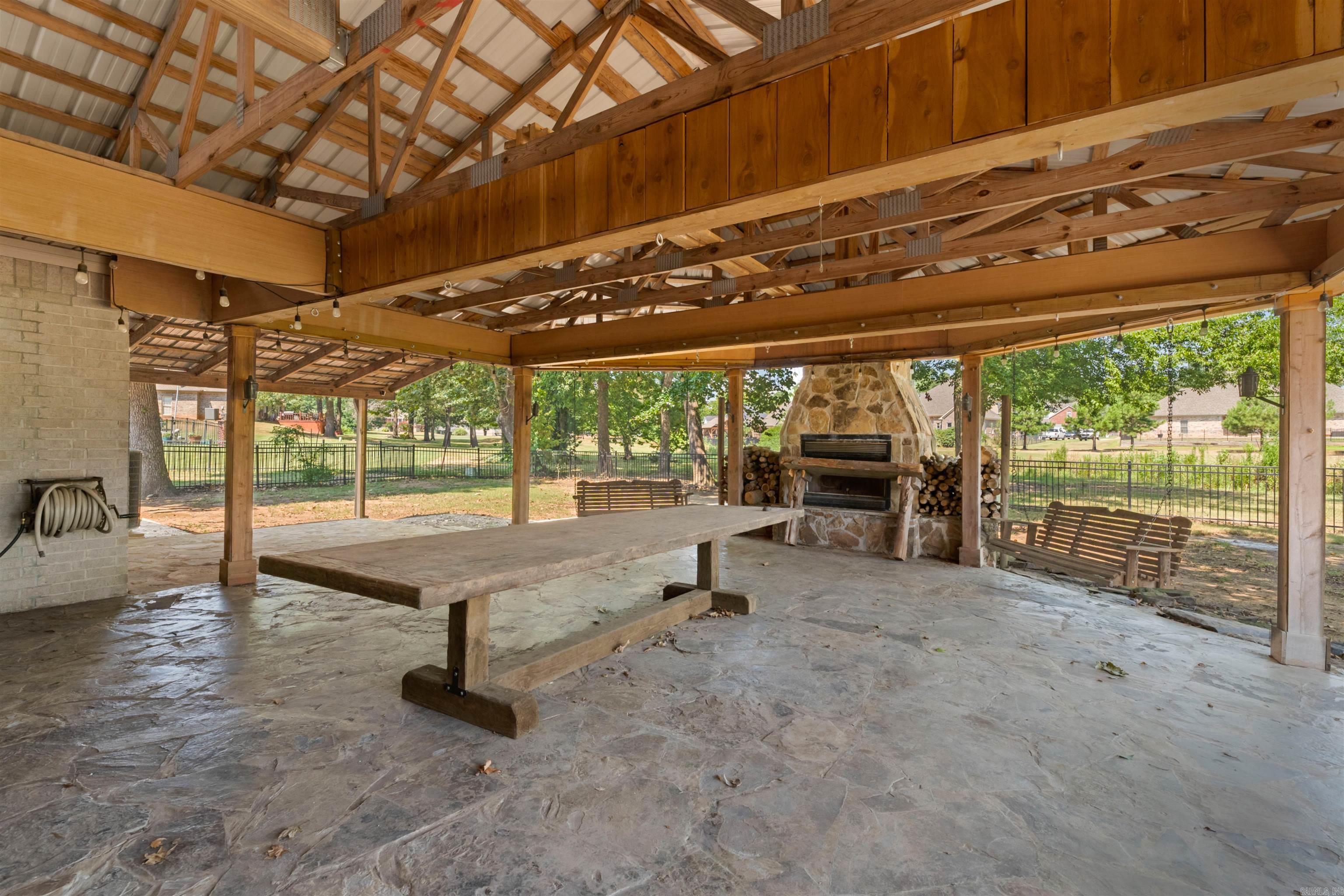 2816 Shadow Creek  Benton, AR