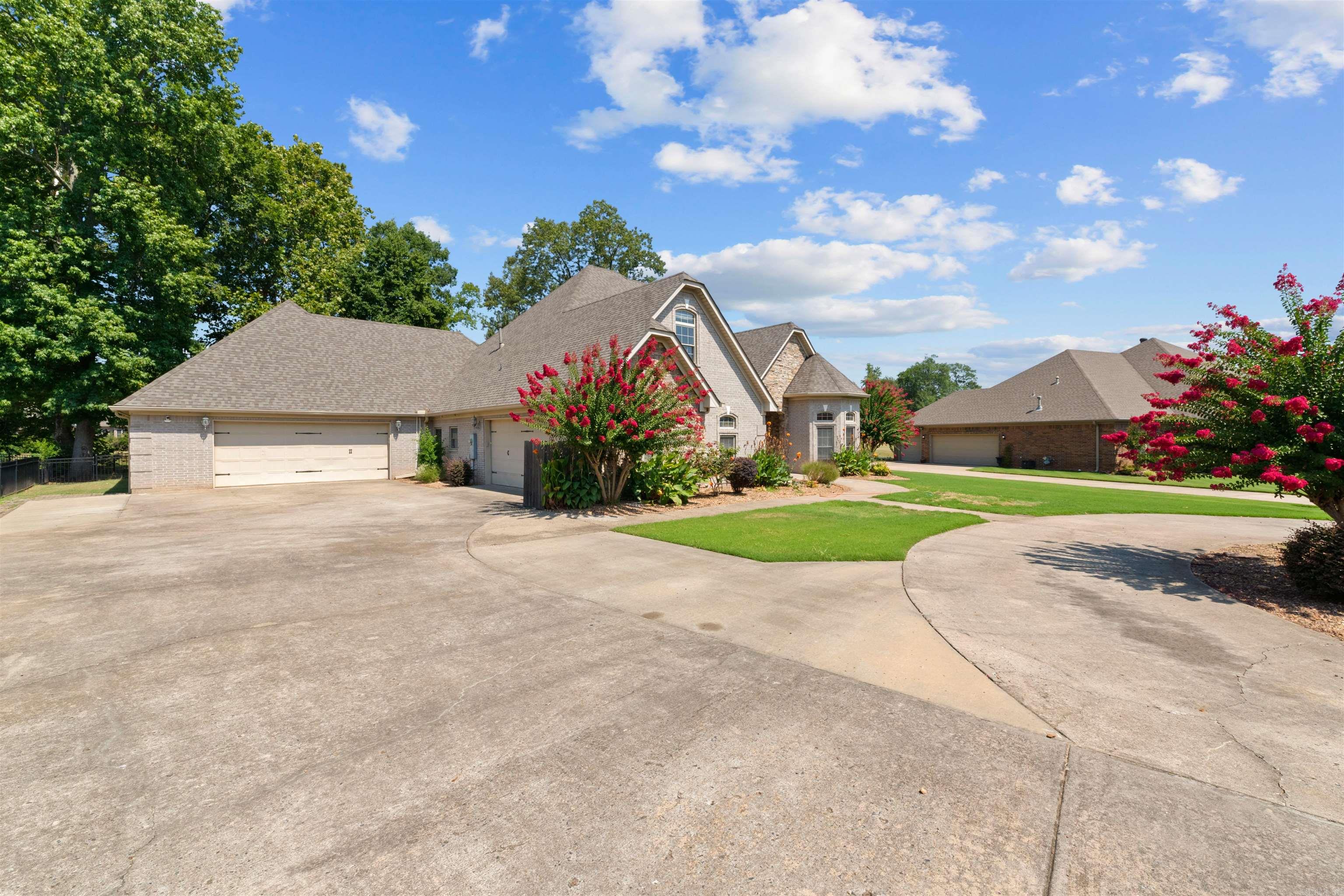 2816 Shadow Creek  Benton, AR