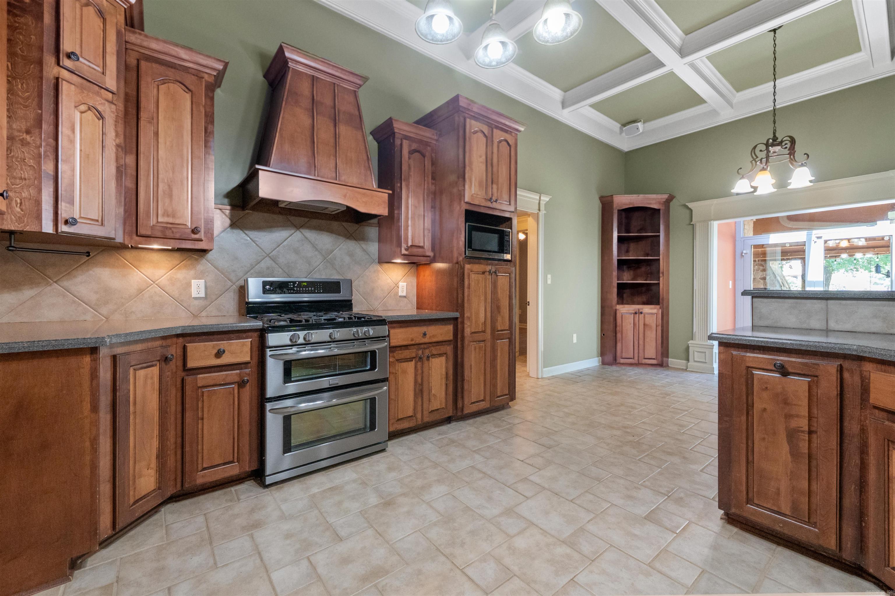 2816 Shadow Creek  Benton, AR