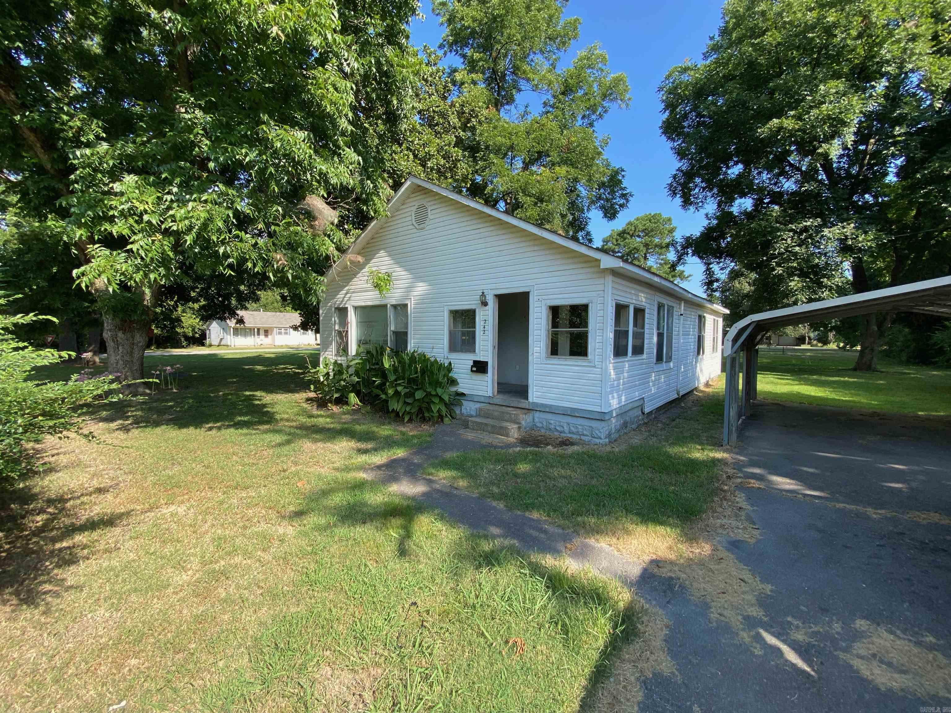 242 E Davis  Piggott, AR