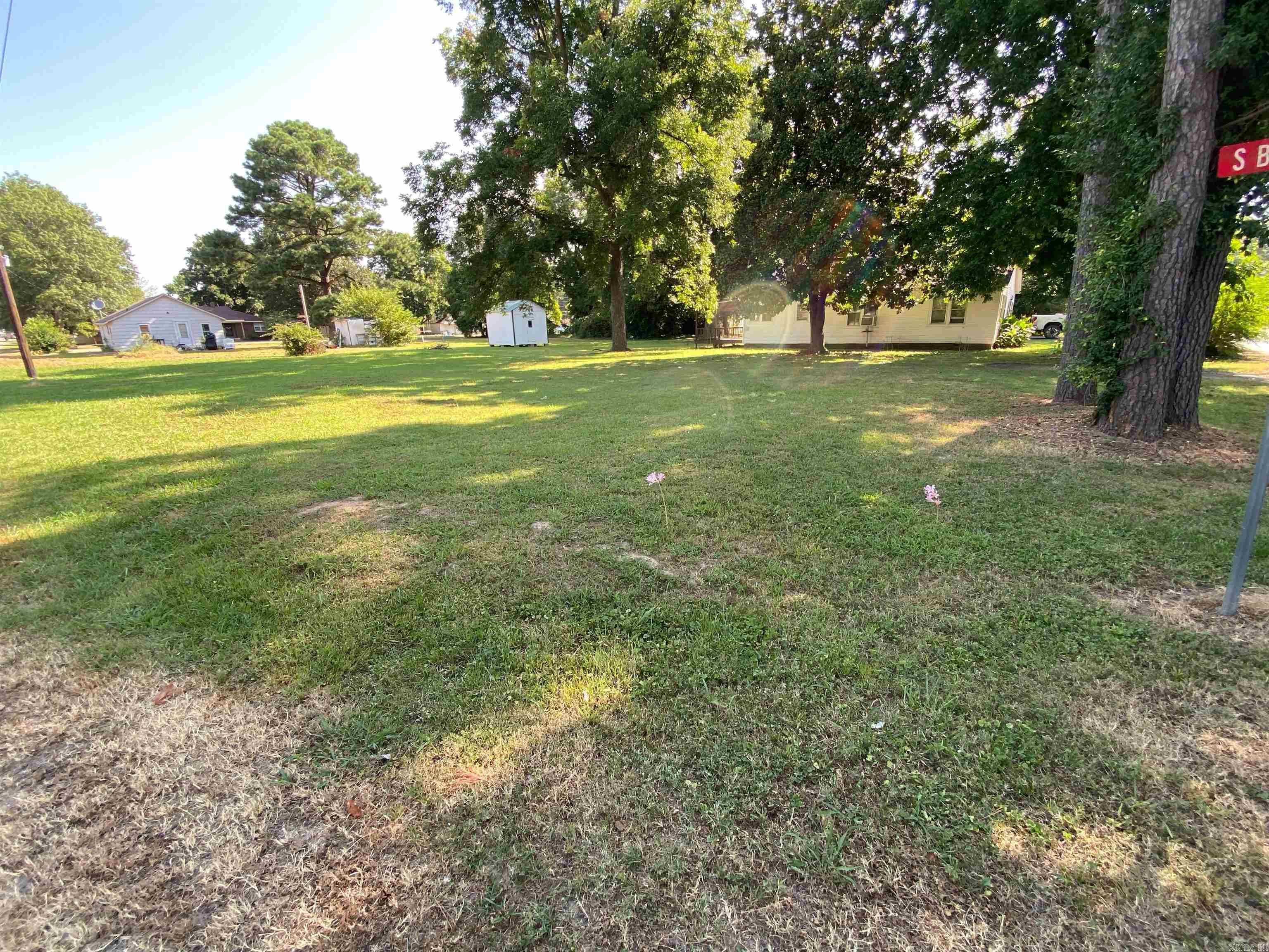 242 E Davis  Piggott, AR