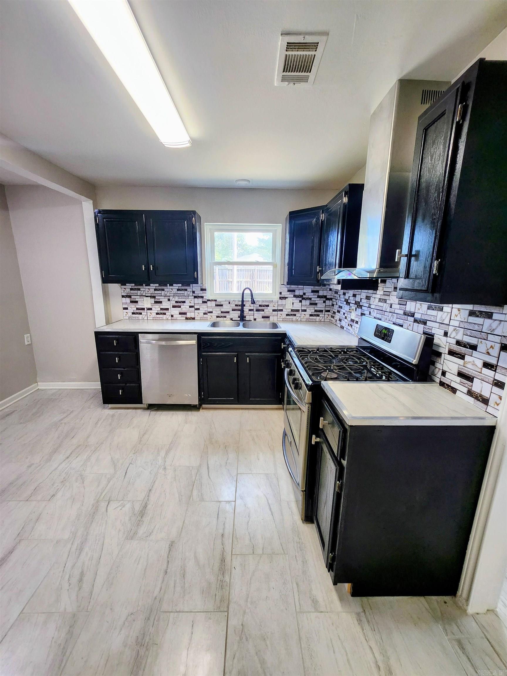 8921 CLAREMONT  Sherwood, AR