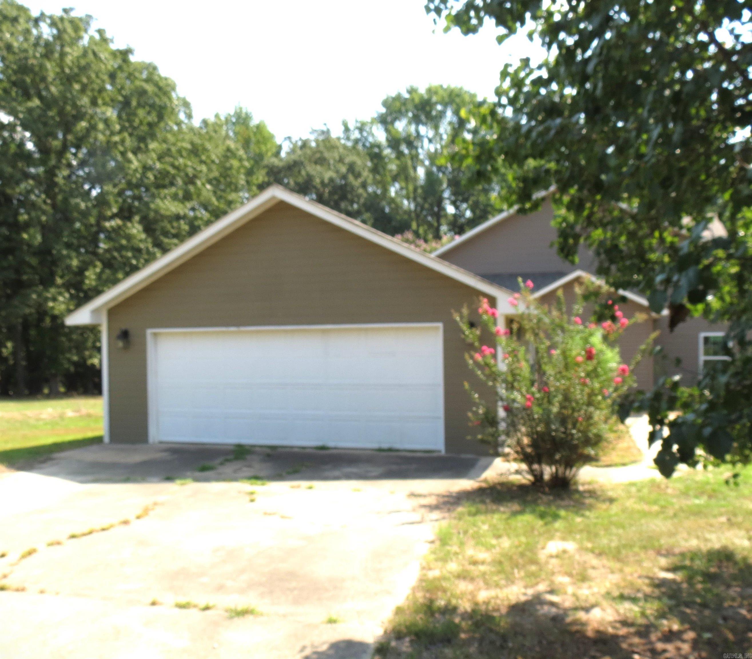 9233 Spring Lake  Pine Bluff, AR