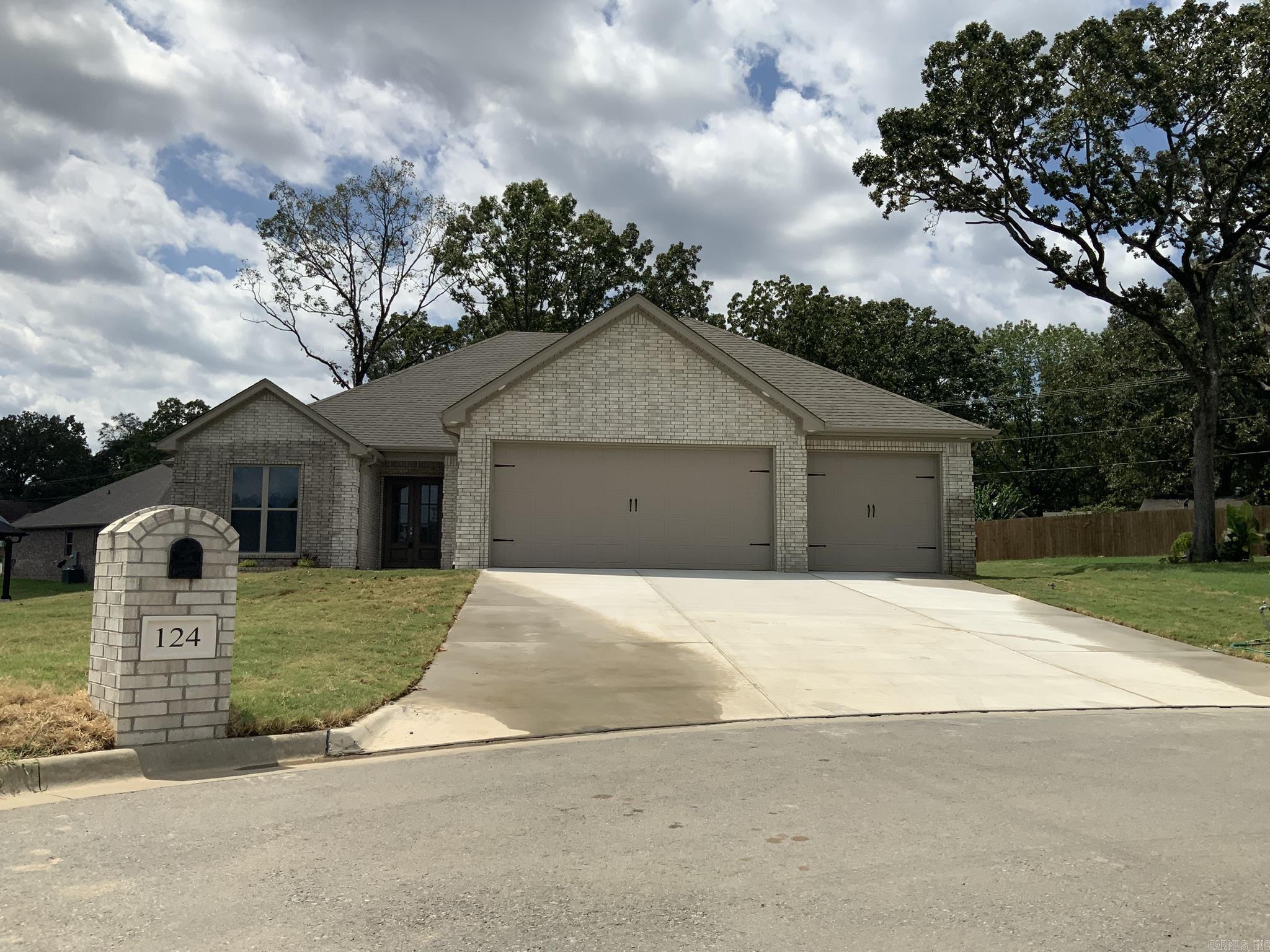 124 Riverstone Cove