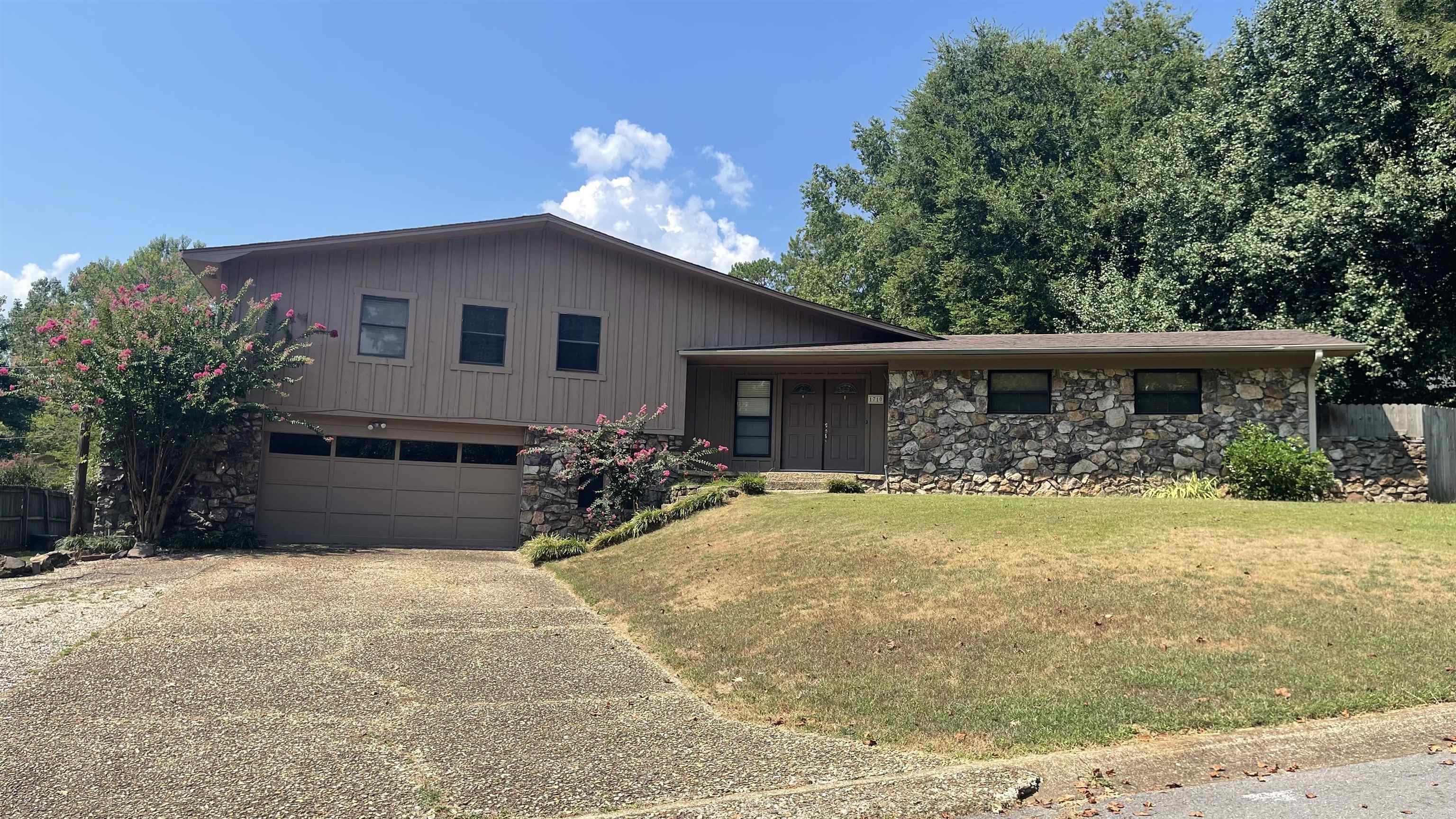 1710 Hidden Valley Drive  Benton, AR