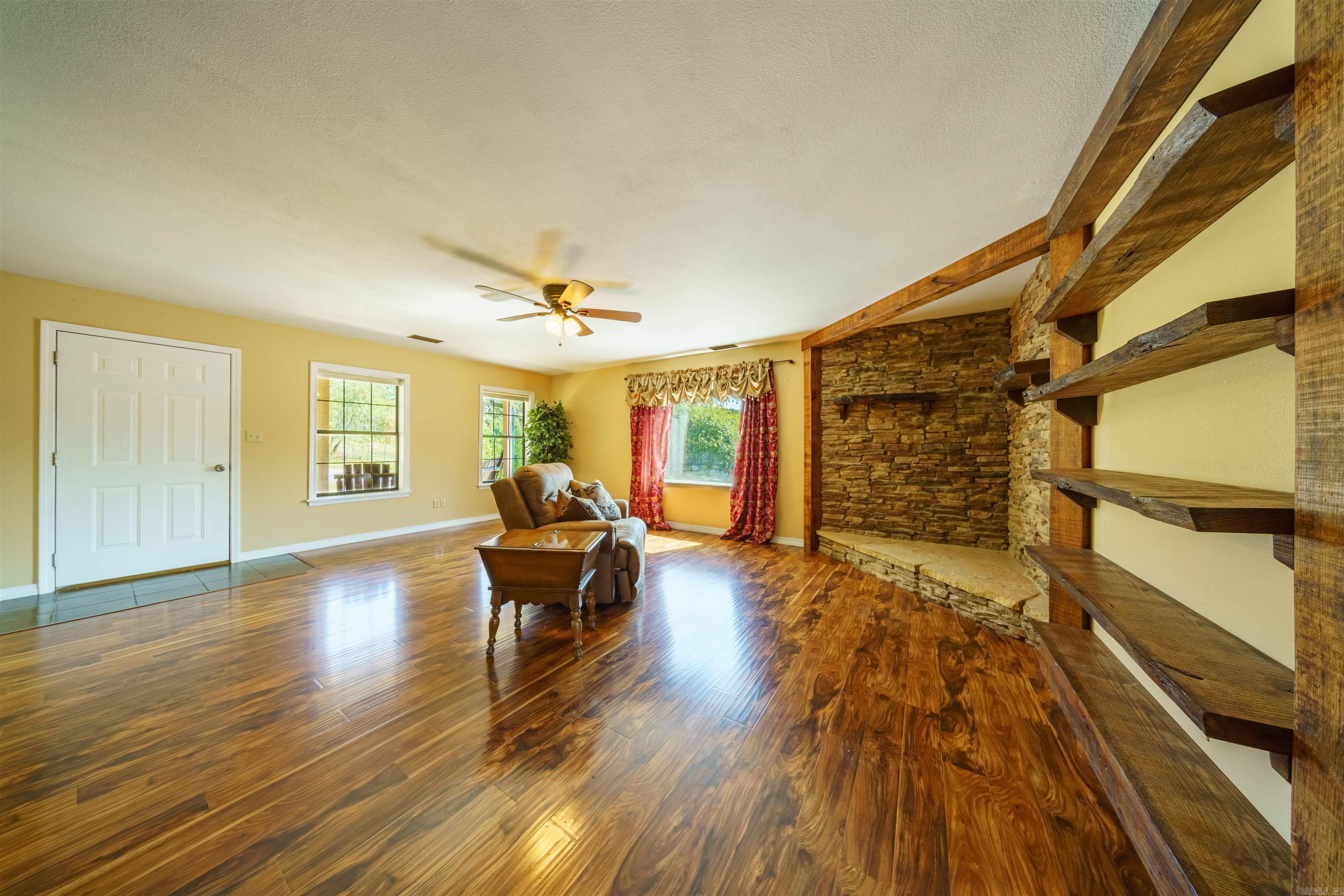 147 Pleasant Hills Rd  Batesville, AR