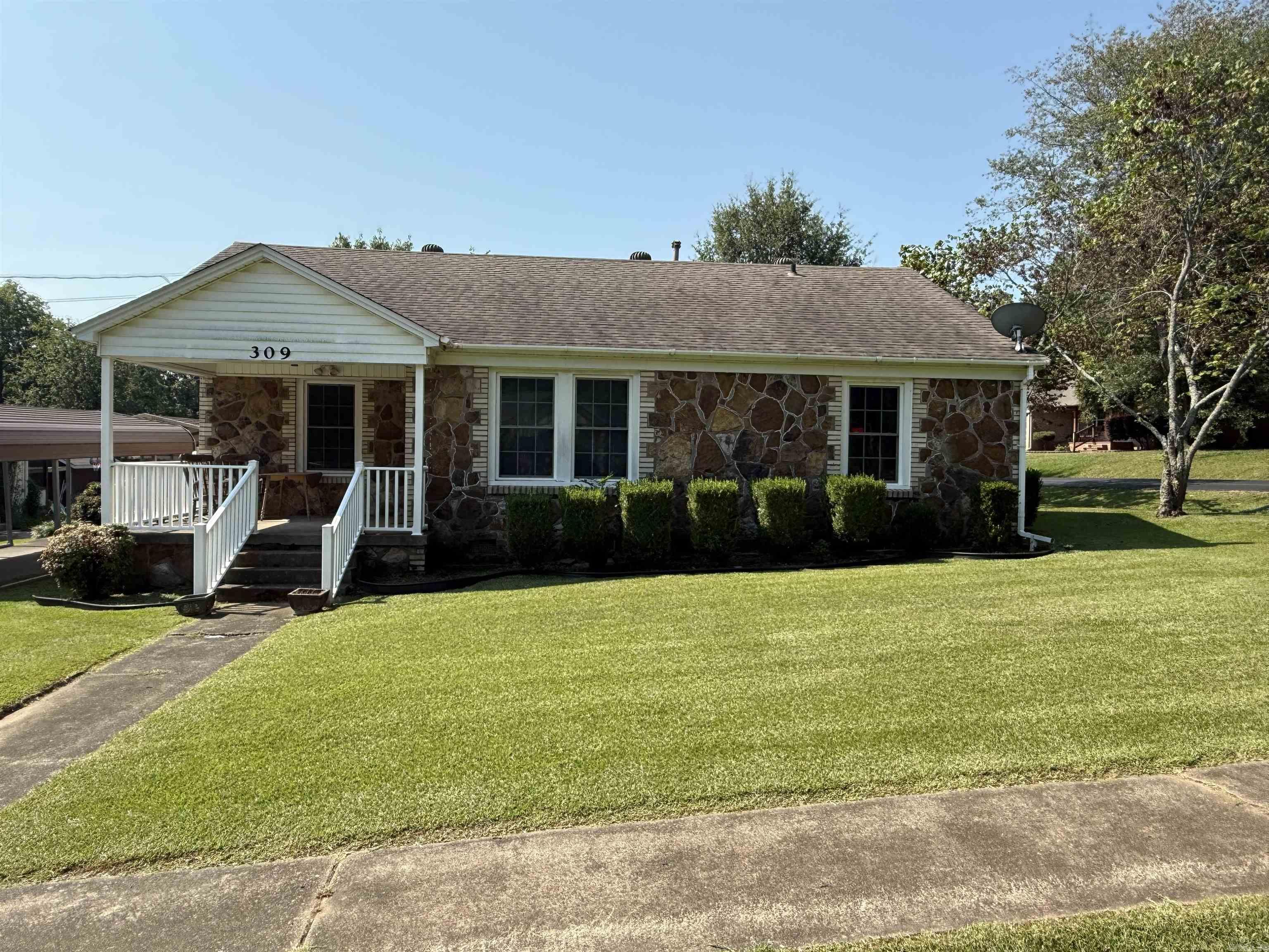 309 W Cleveland St  Bald Knob, AR
