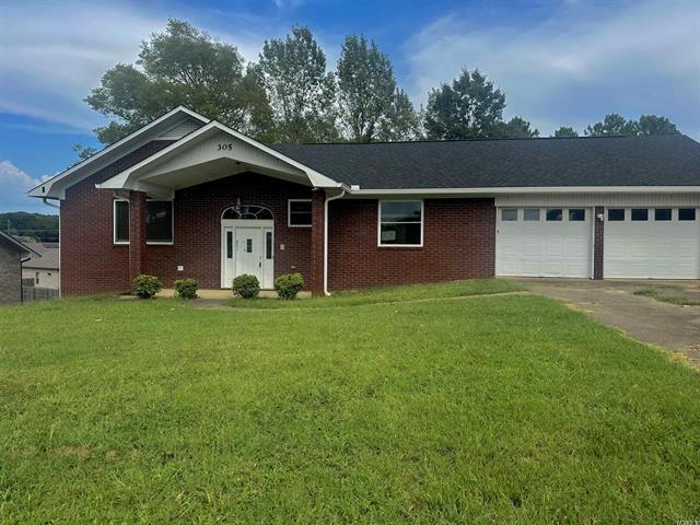 305  Village  Hot Springs, AR