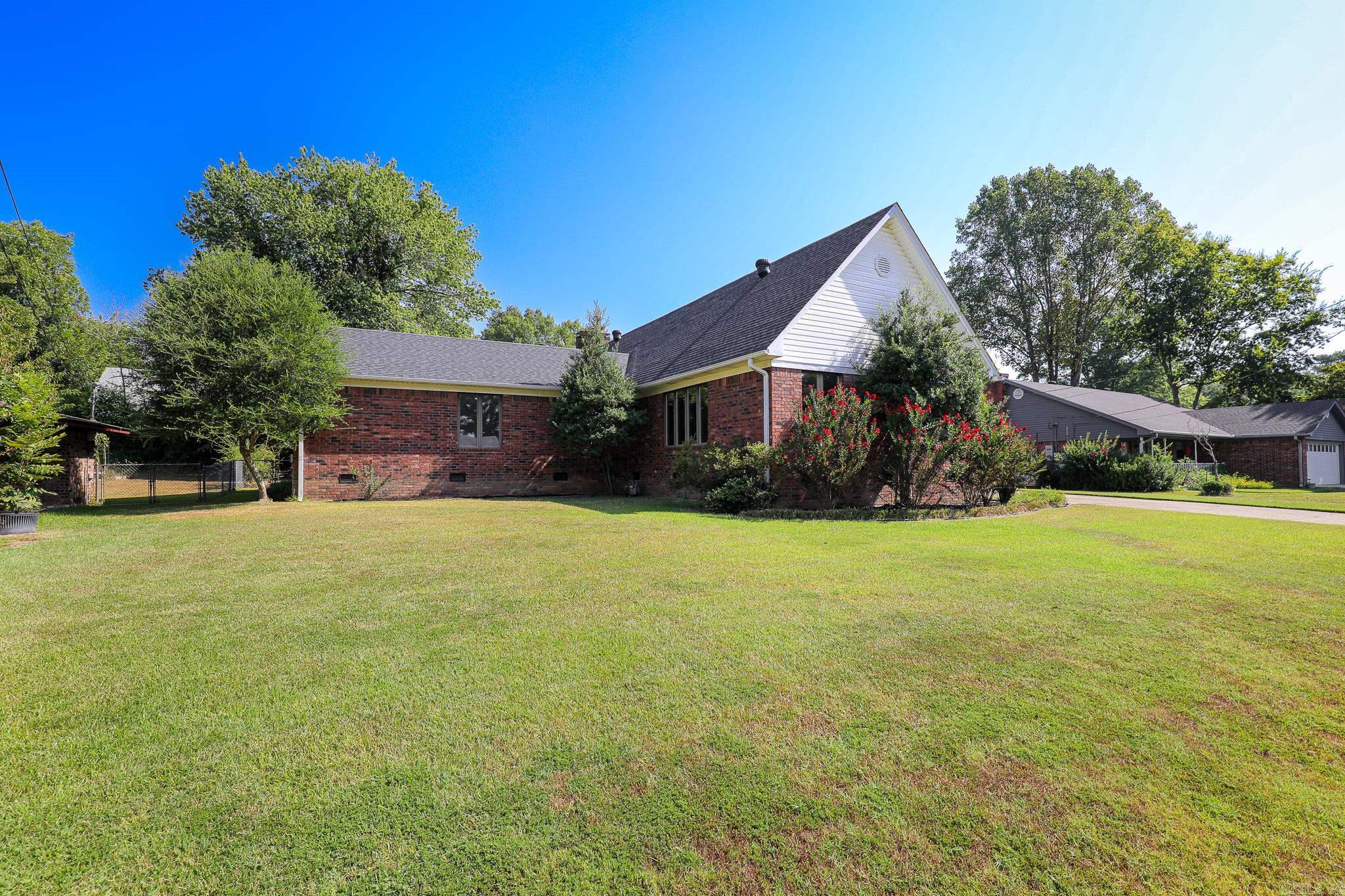 521 W CROSS ST.  Benton, AR