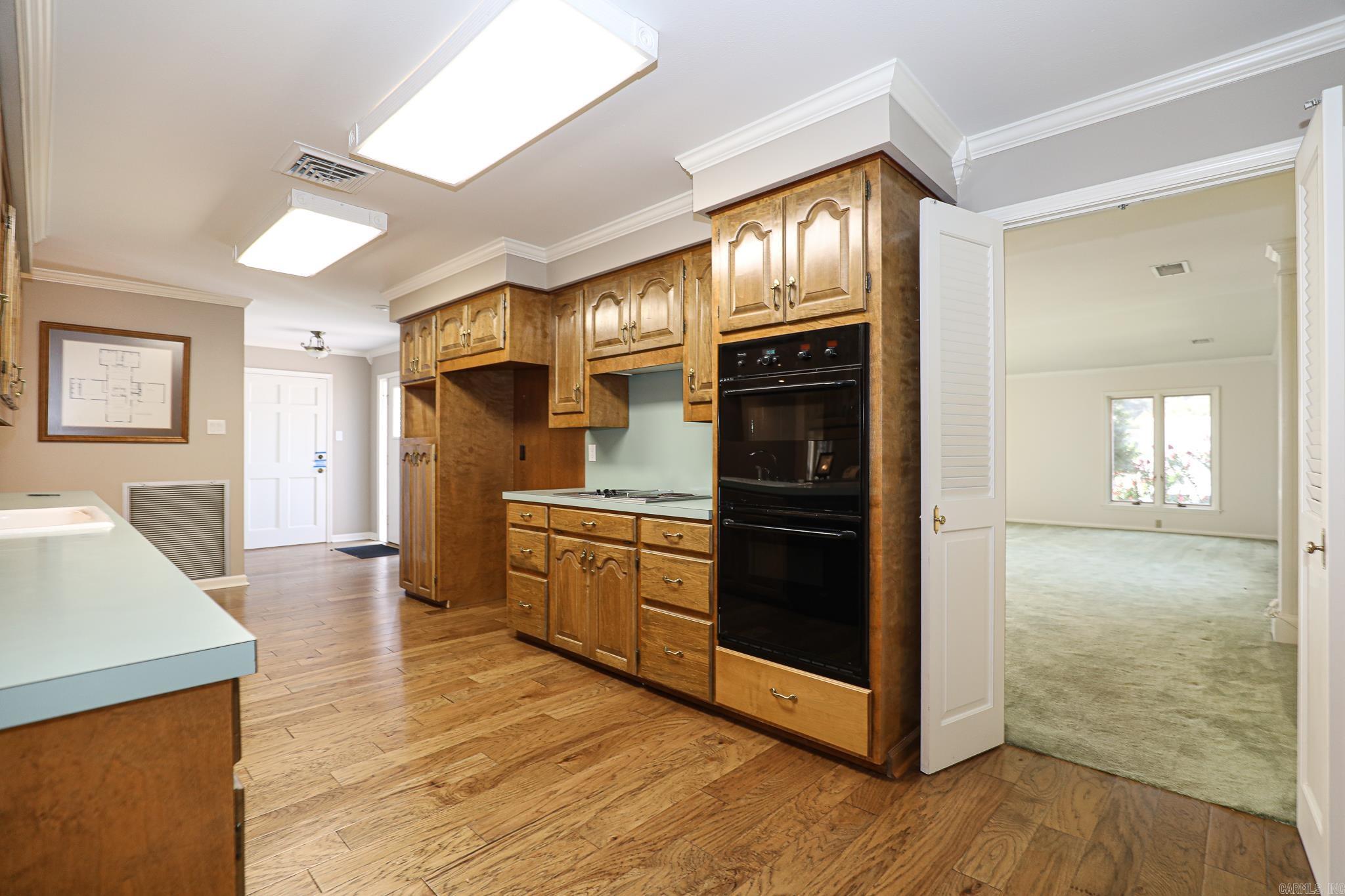 521 W CROSS ST.  Benton, AR