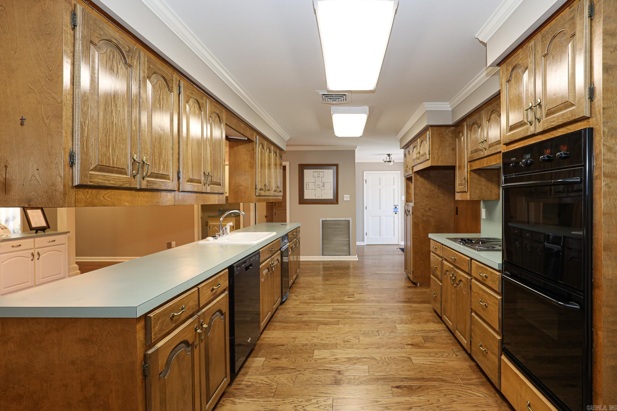 521 W CROSS ST.  Benton, AR