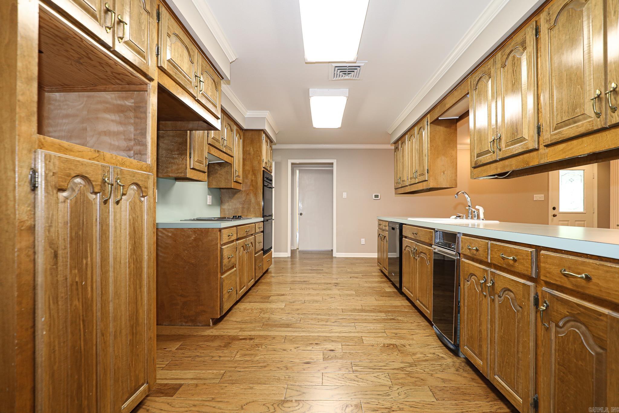 521 W CROSS ST.  Benton, AR