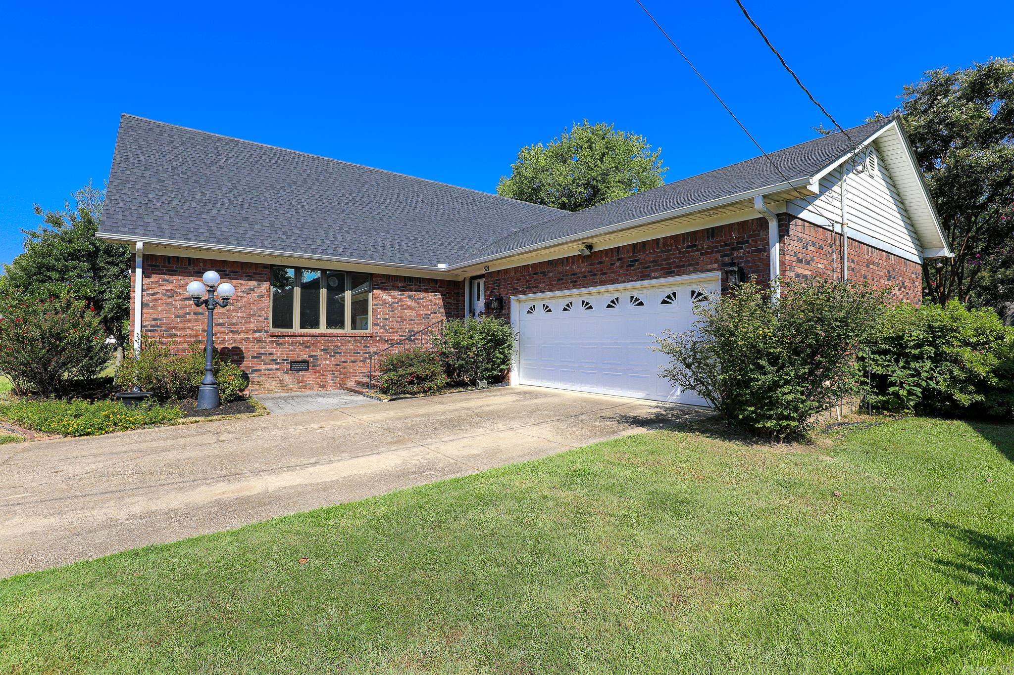 521 W CROSS ST.  Benton, AR